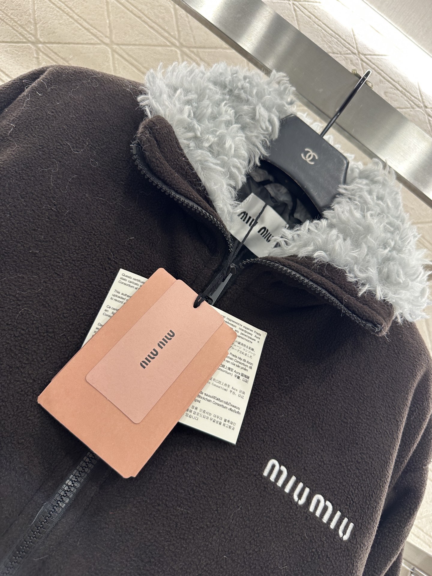 ♥Miumi*♥2025新品上架 拉链泰迪夹克羽绒外套定制YB羊毛材质，白鹅绒填充，保暖性能一绝，外层泰