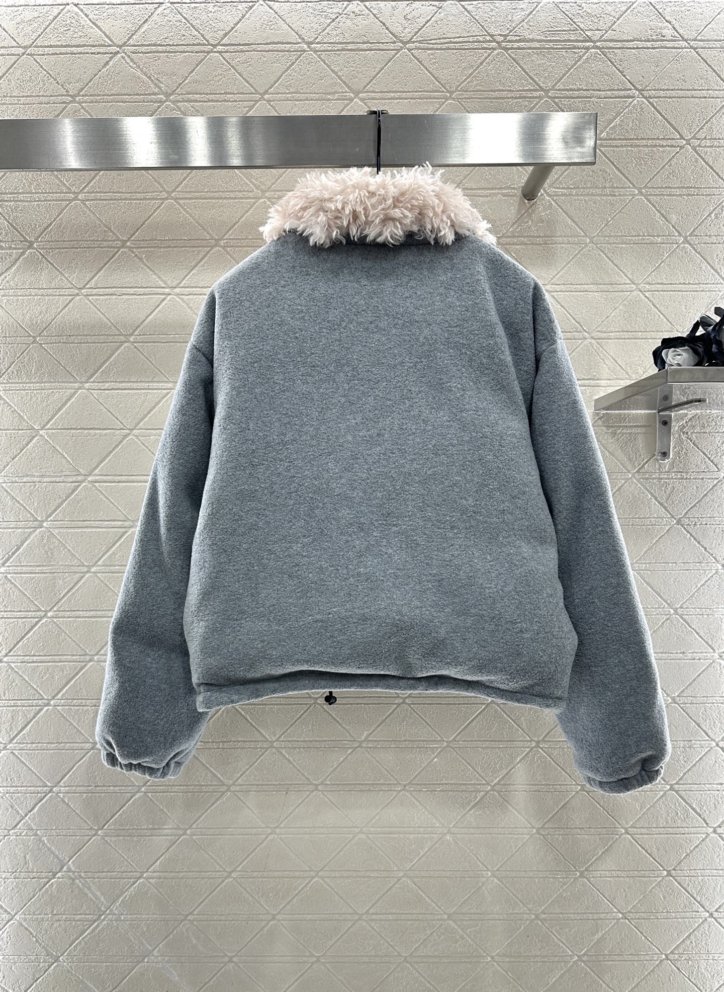 ♥Miumi*♥2025新品上架 拉链泰迪夹克羽绒外套定制YB羊毛材质，白鹅绒填充，保暖性能一绝，外层泰