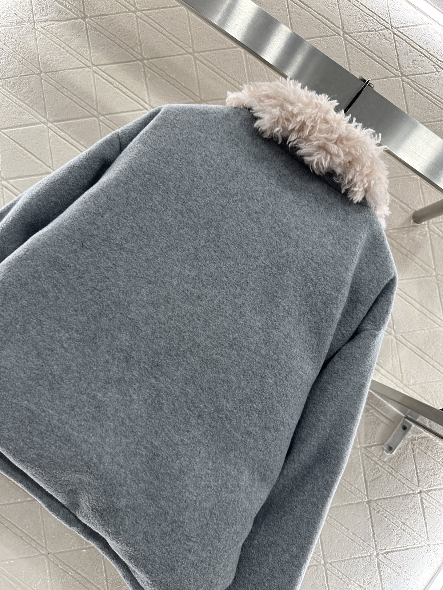 ♥Miumi*♥2025新品上架 拉链泰迪夹克羽绒外套定制YB羊毛材质，白鹅绒填充，保暖性能一绝，外层泰