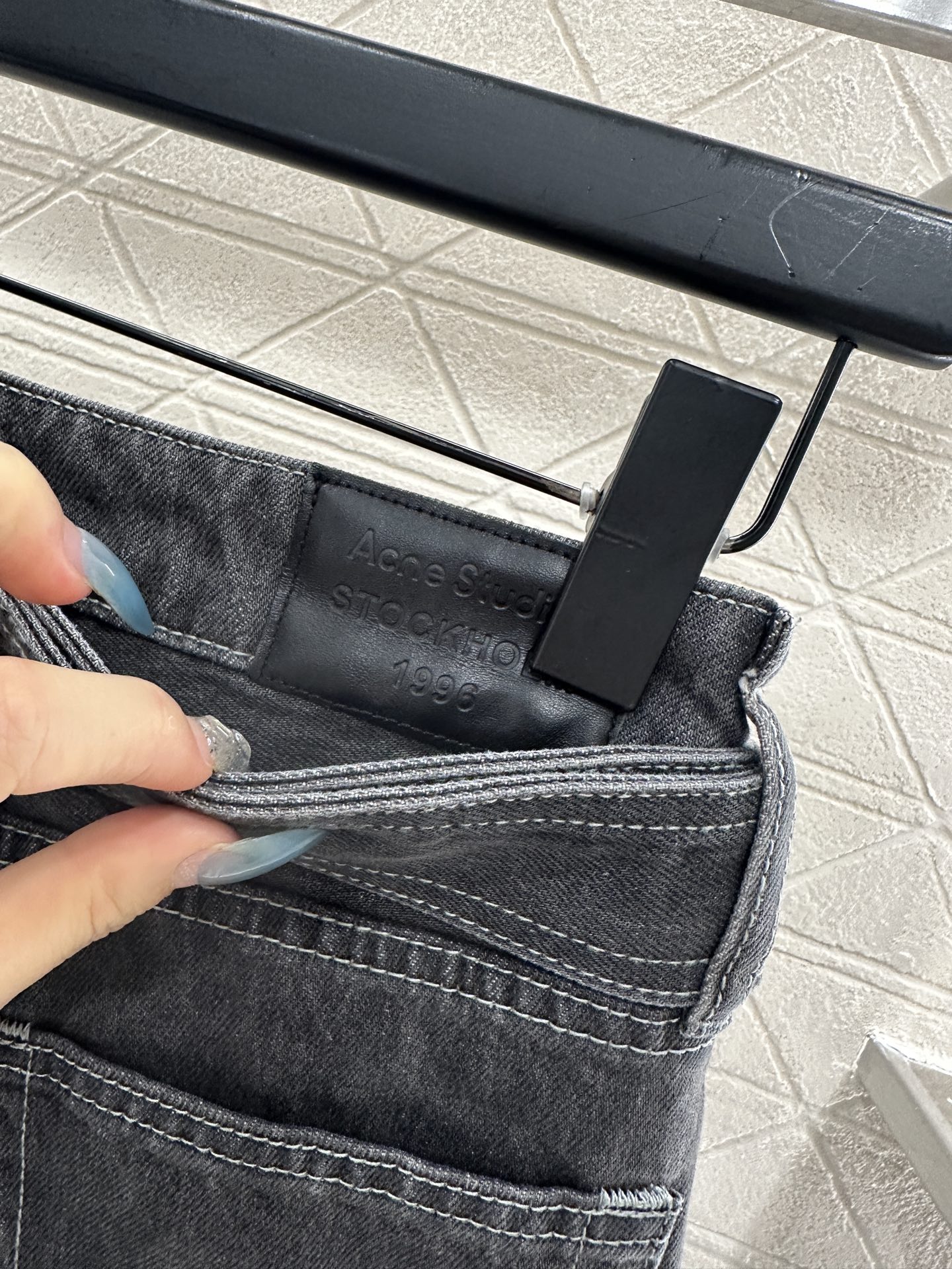 ♥Acne studio*♥2025新品上架 牛仔磨白腰带直筒长裤定制YB斜纹棉牛仔材质，质感细腻，穿搭