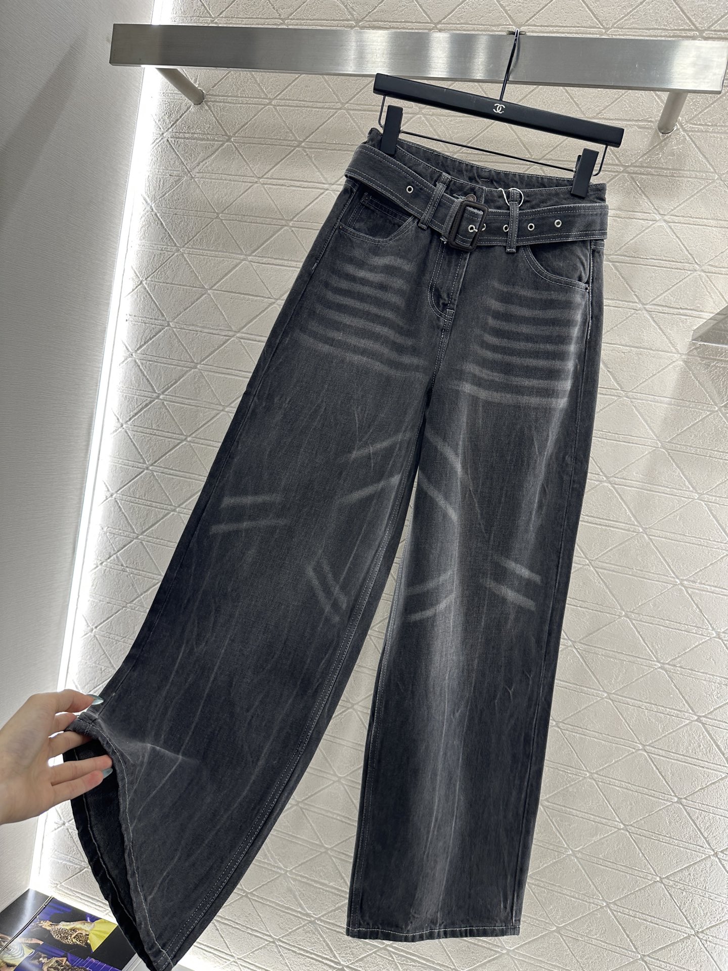 ♥Acne studio*♥2025新品上架 牛仔磨白腰带直筒长裤定制YB斜纹棉牛仔材质，质感细腻，穿搭