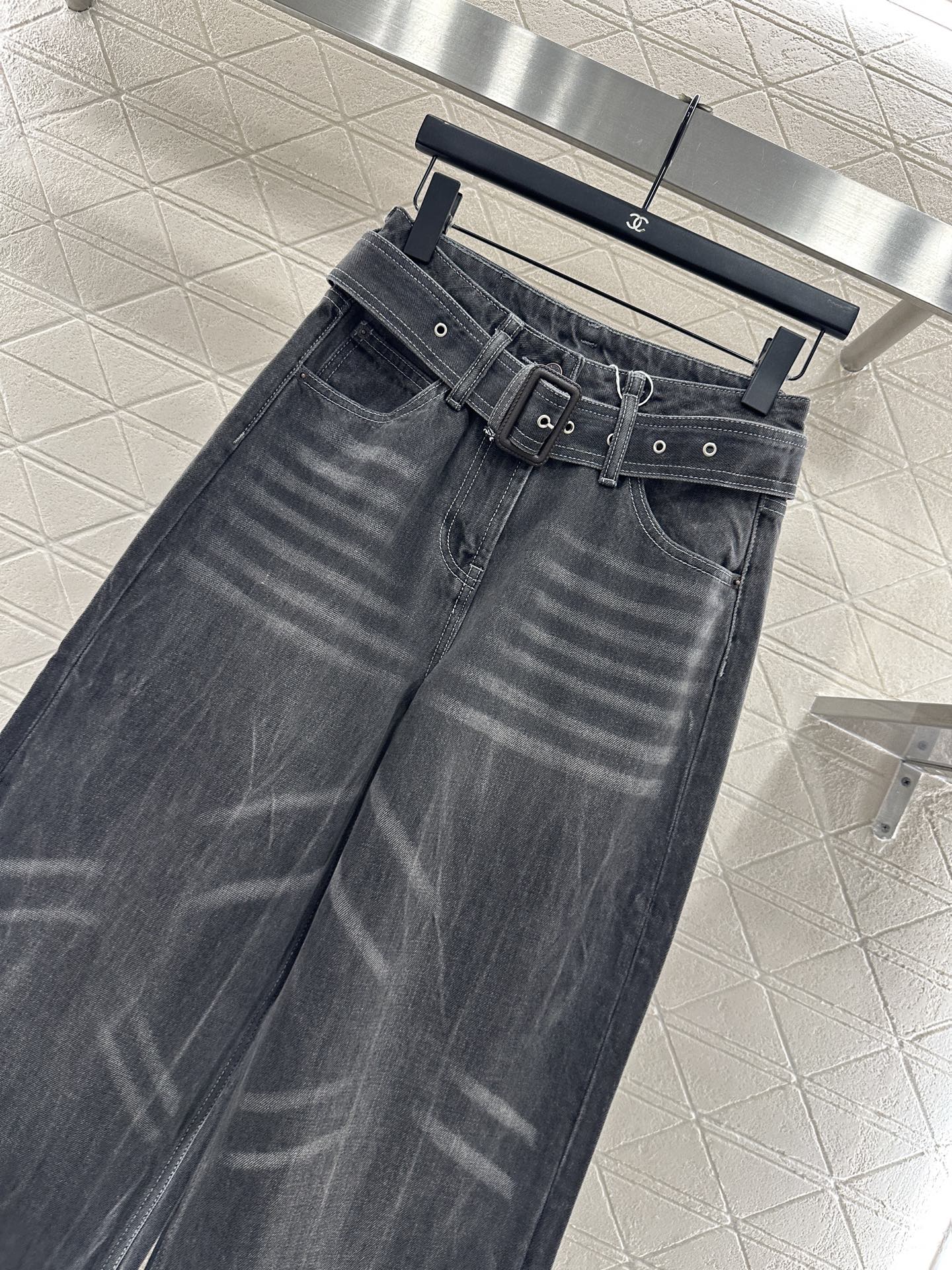 ♥Acne studio*♥2025新品上架 牛仔磨白腰带直筒长裤定制YB斜纹棉牛仔材质，质感细腻，穿搭