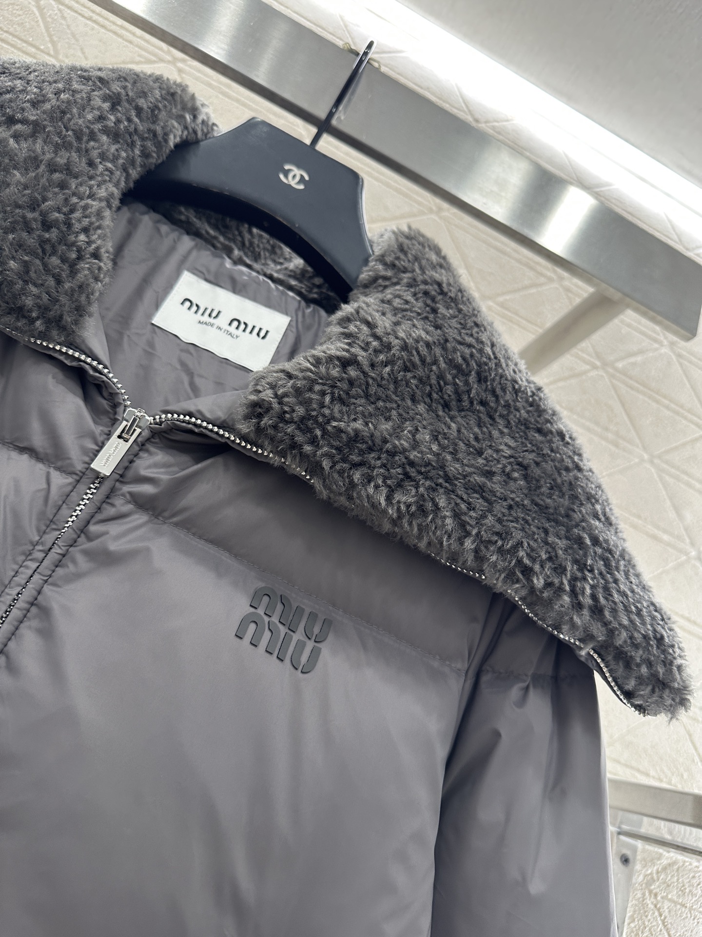 ♥Miumi*♥2025新品上架 毛毛大翻领羽绒外套定制YB进口防风防水尼龙材质，其工艺还原，升级材质，