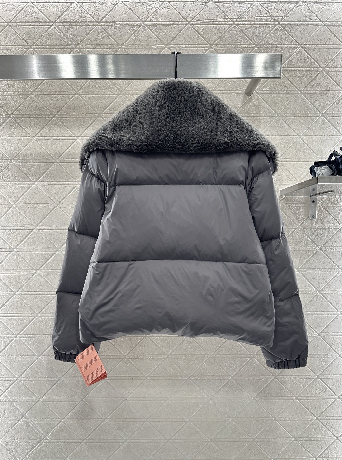 ♥Miumi*♥2025新品上架 毛毛大翻领羽绒外套定制YB进口防风防水尼龙材质，其工艺还原，升级材质，