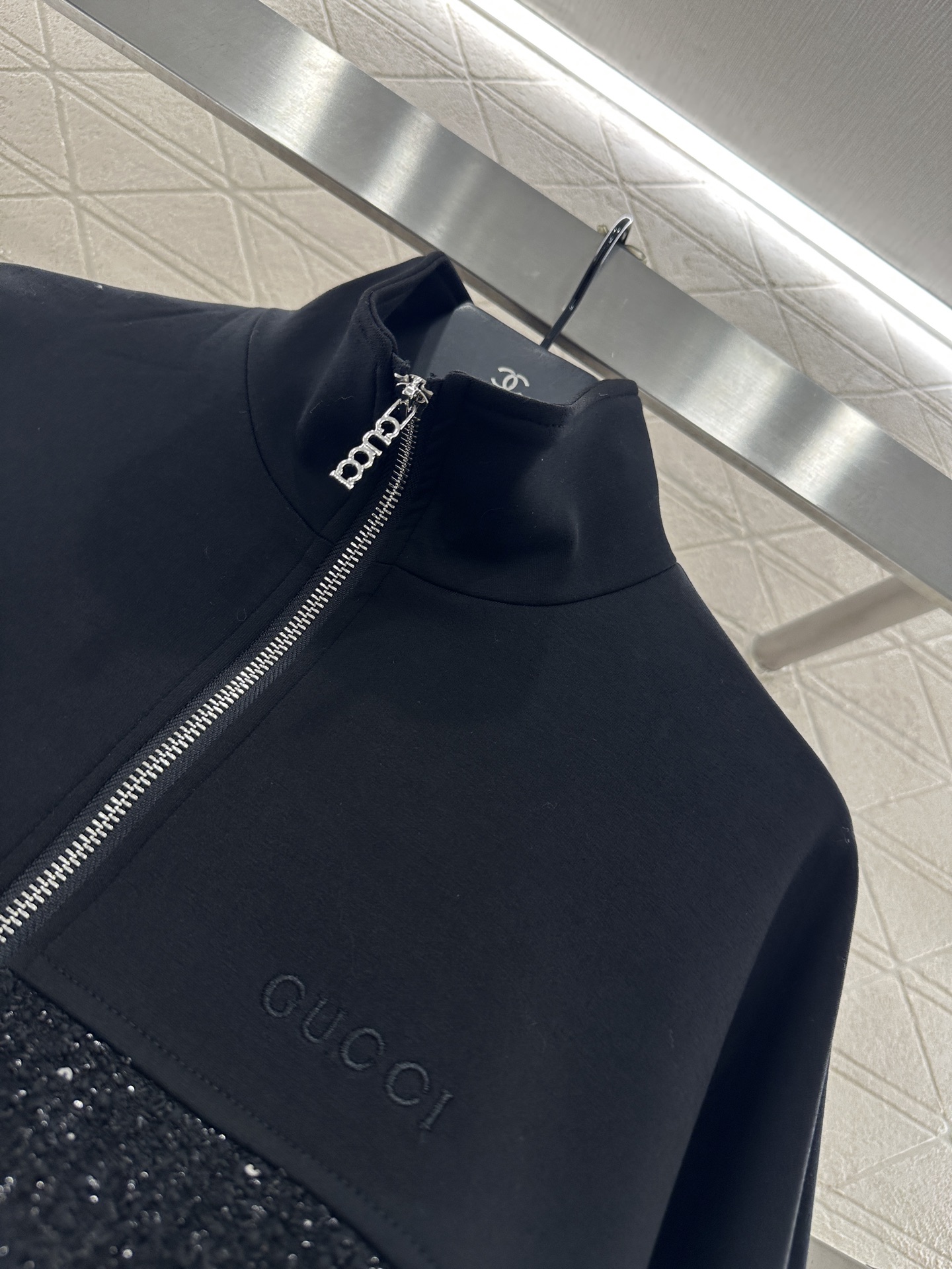 ♥Gucc*♥2025新品上架 拼接毛呢夹克外套定制YB进口羊毛呢材质，肌理明显，质感高级，拉链夹克外套