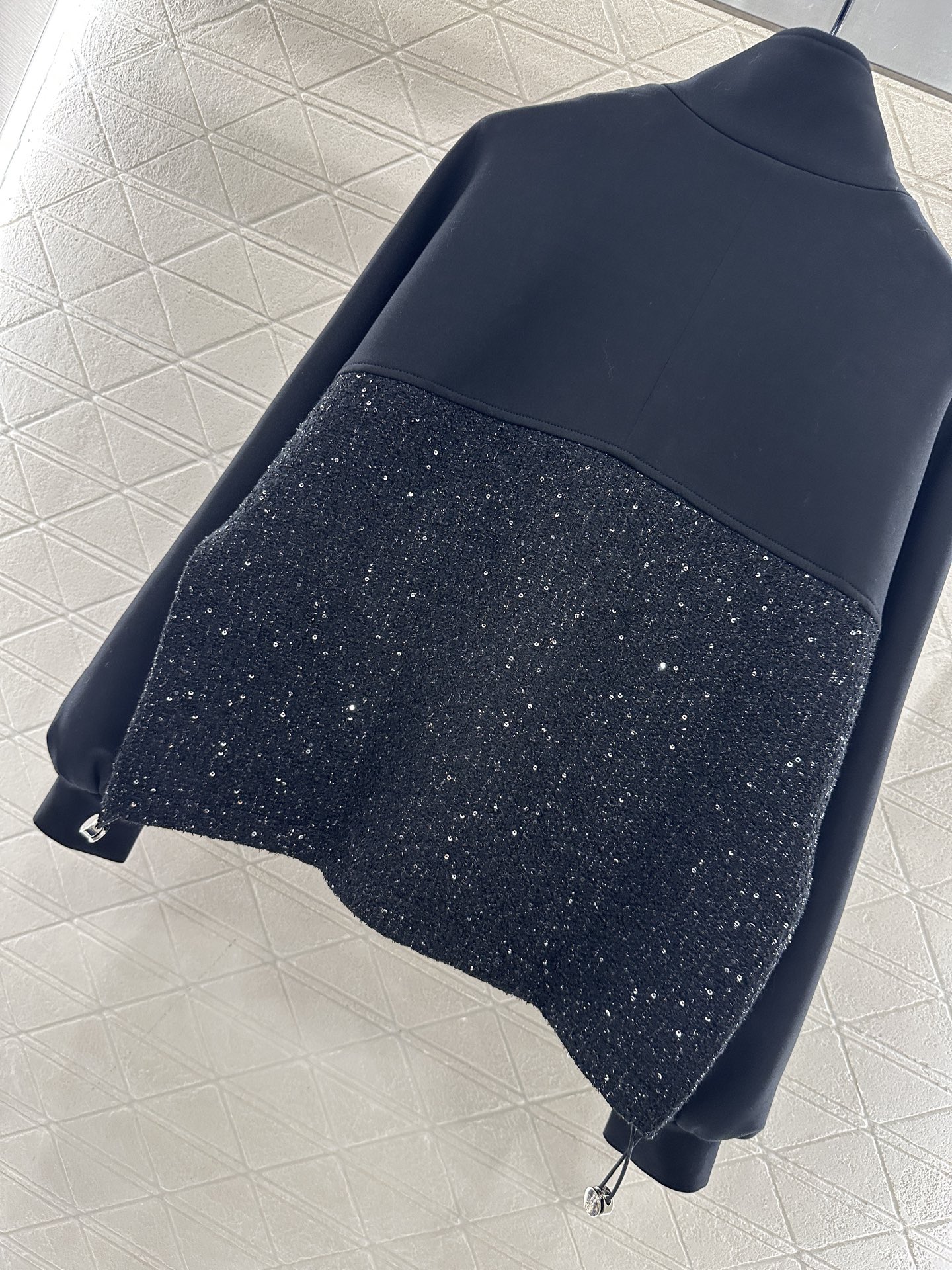 ♥Gucc*♥2025新品上架 拼接毛呢夹克外套定制YB进口羊毛呢材质，肌理明显，质感高级，拉链夹克外套