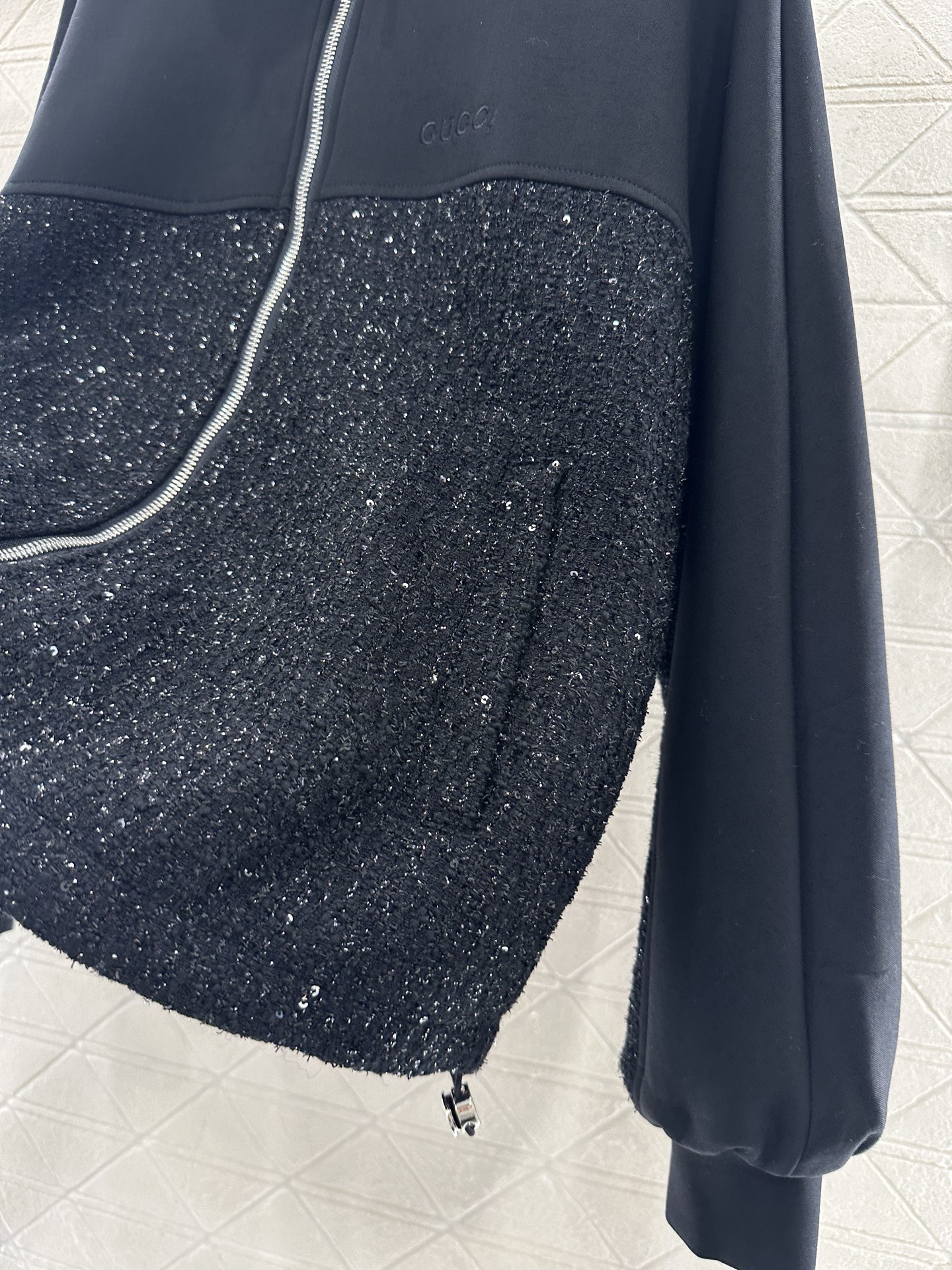 ♥Gucc*♥2025新品上架 拼接毛呢夹克外套定制YB进口羊毛呢材质，肌理明显，质感高级，拉链夹克外套