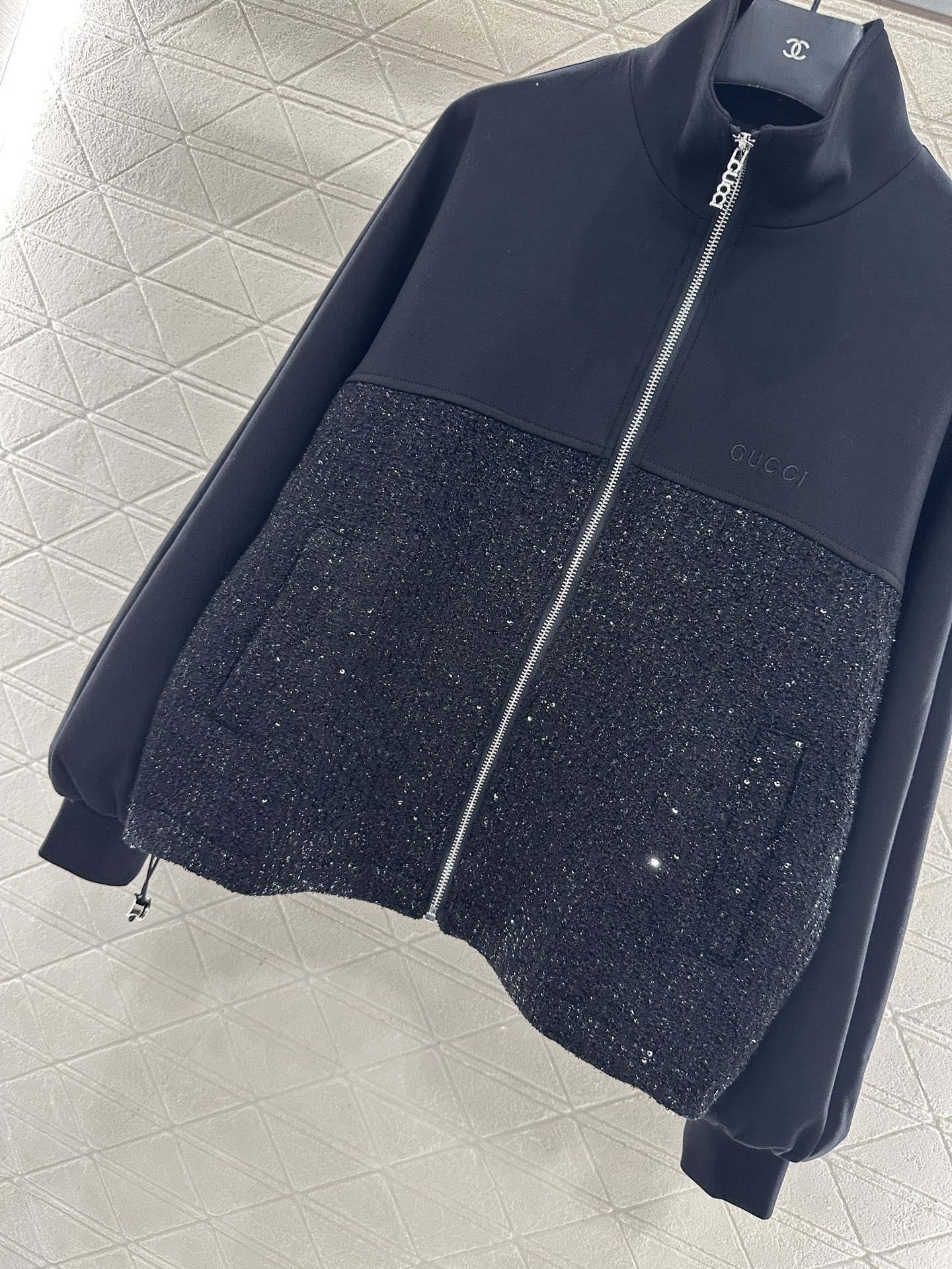 ♥Gucc*♥2025新品上架 拼接毛呢夹克外套定制YB进口羊毛呢材质，肌理明显，质感高级，拉链夹克外套