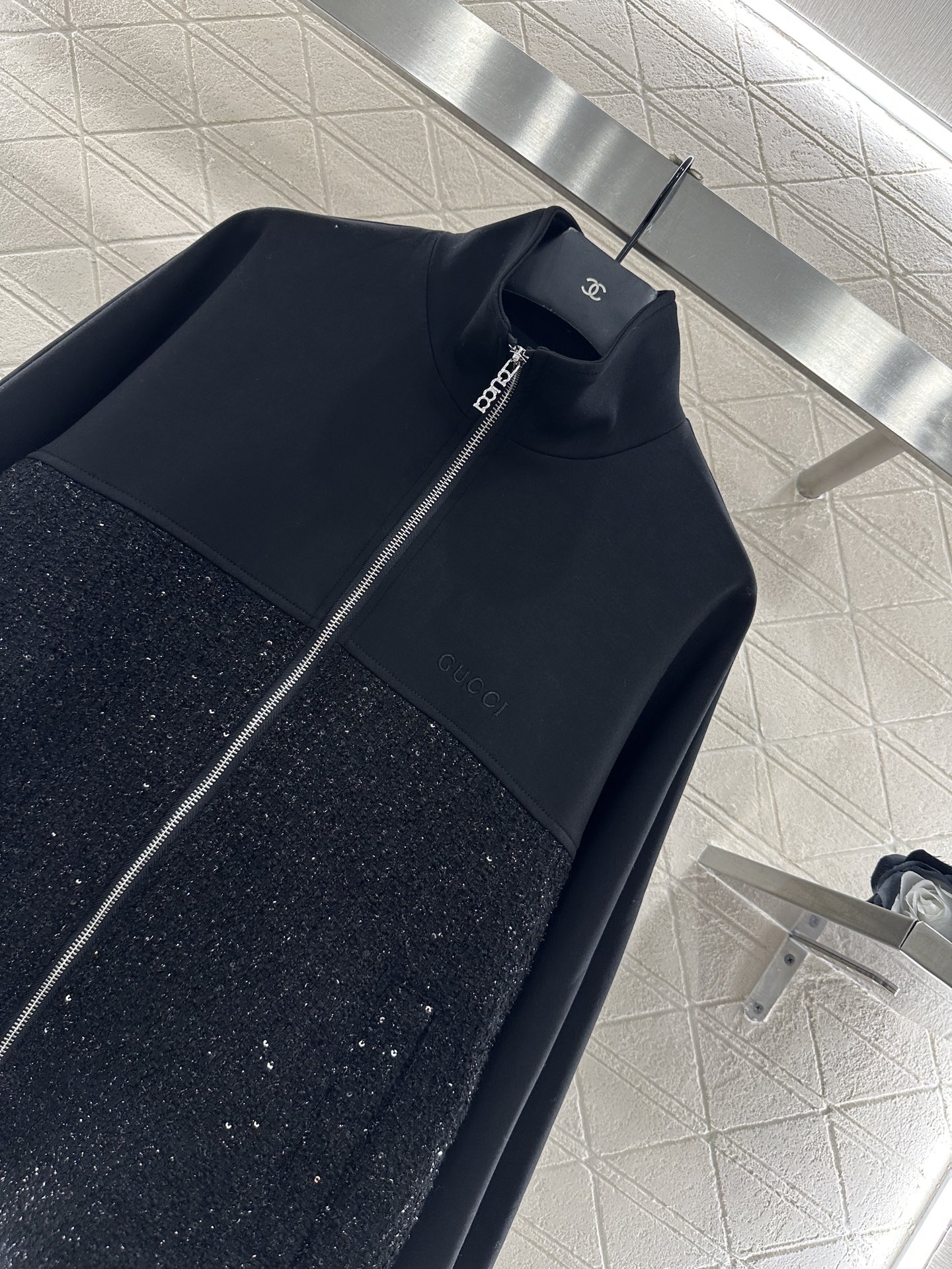 ♥Gucc*♥2025新品上架 拼接毛呢夹克外套定制YB进口羊毛呢材质，肌理明显，质感高级，拉链夹克外套