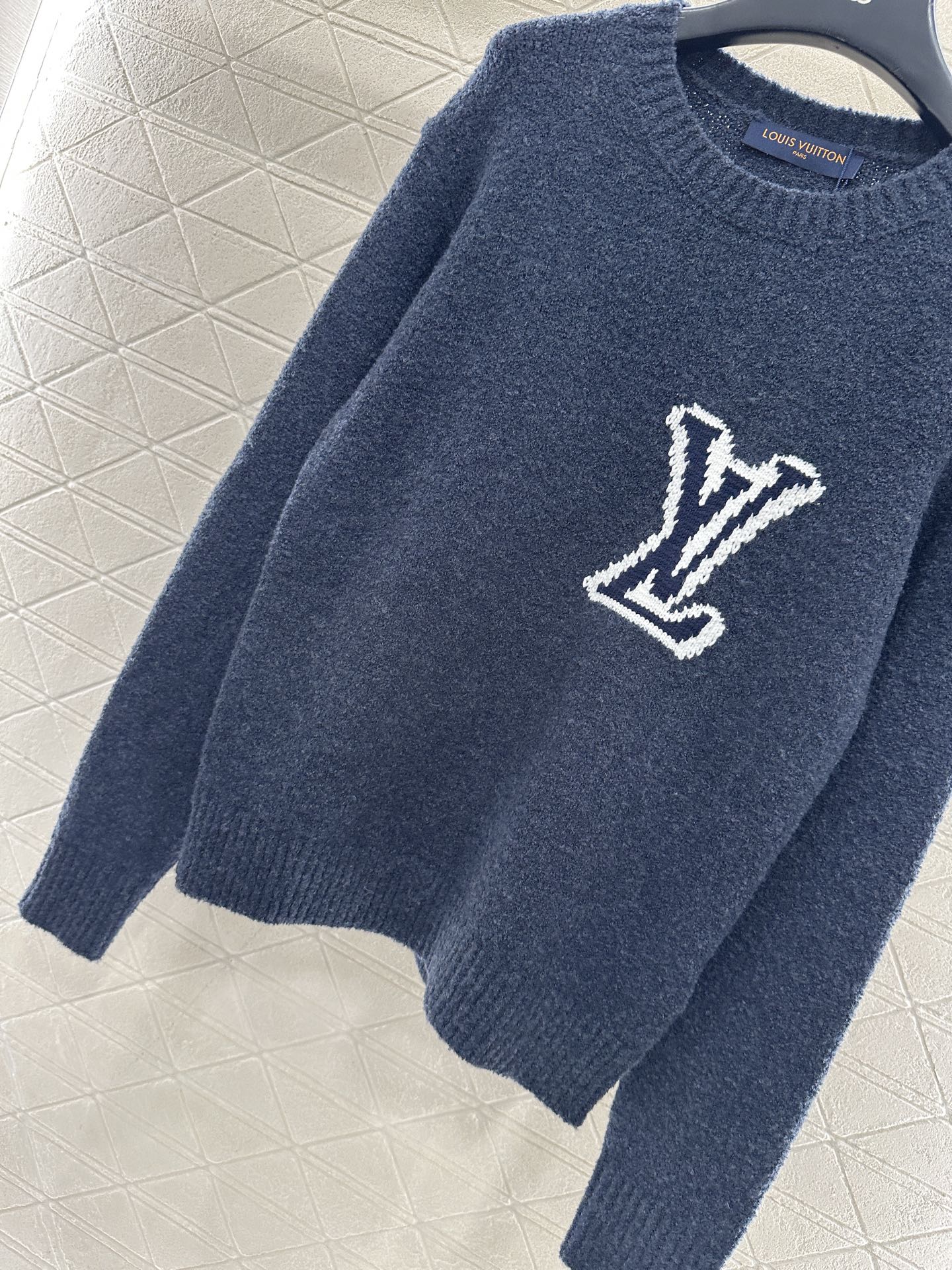 ♥Louis Vuitto*♥2025新品上架 提花针织套头毛衣定制YB羊毛纱线织造，工艺处理，肌理明显