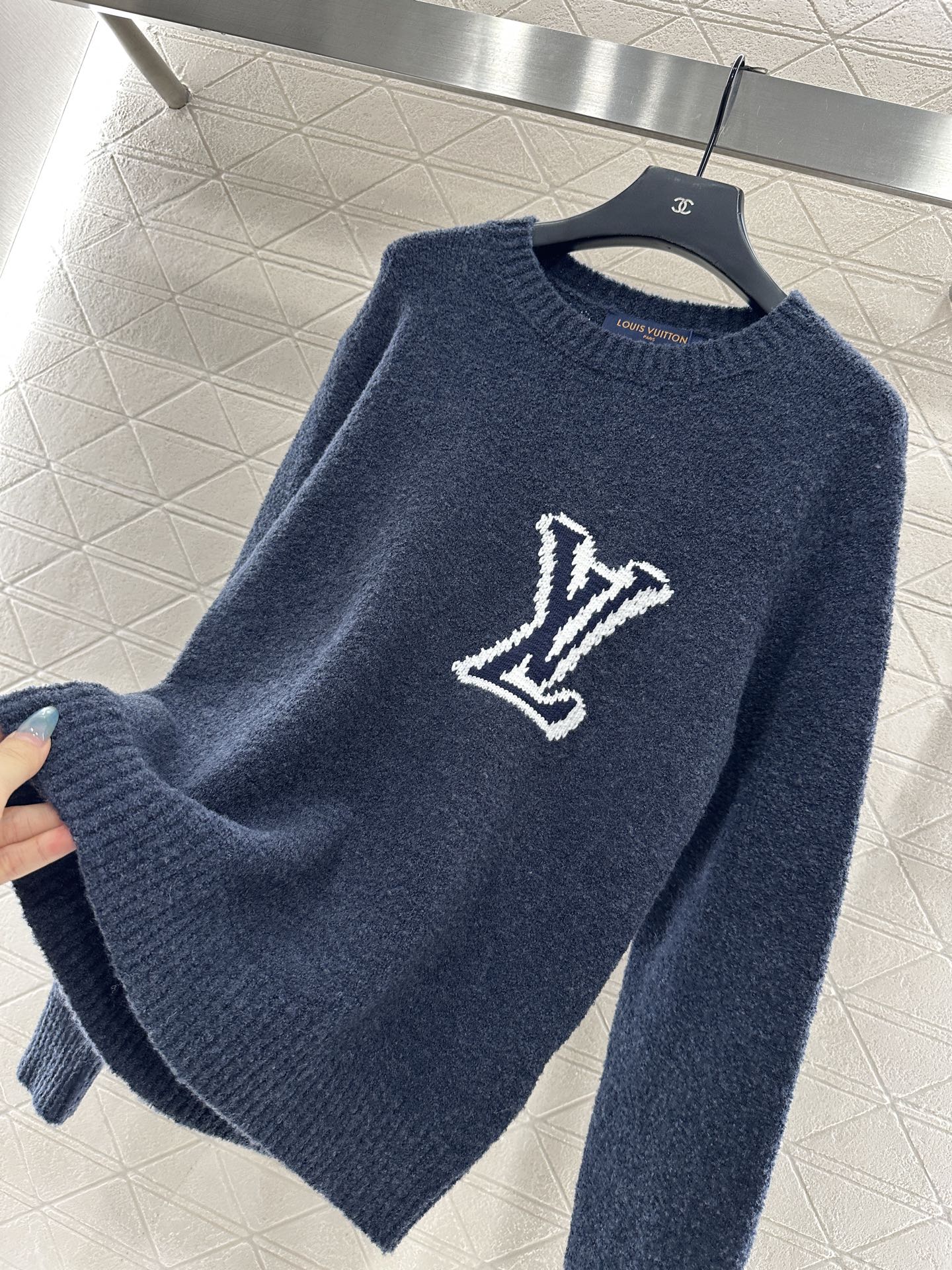 ♥Louis Vuitto*♥2025新品上架 提花针织套头毛衣定制YB羊毛纱线织造，工艺处理，肌理明显