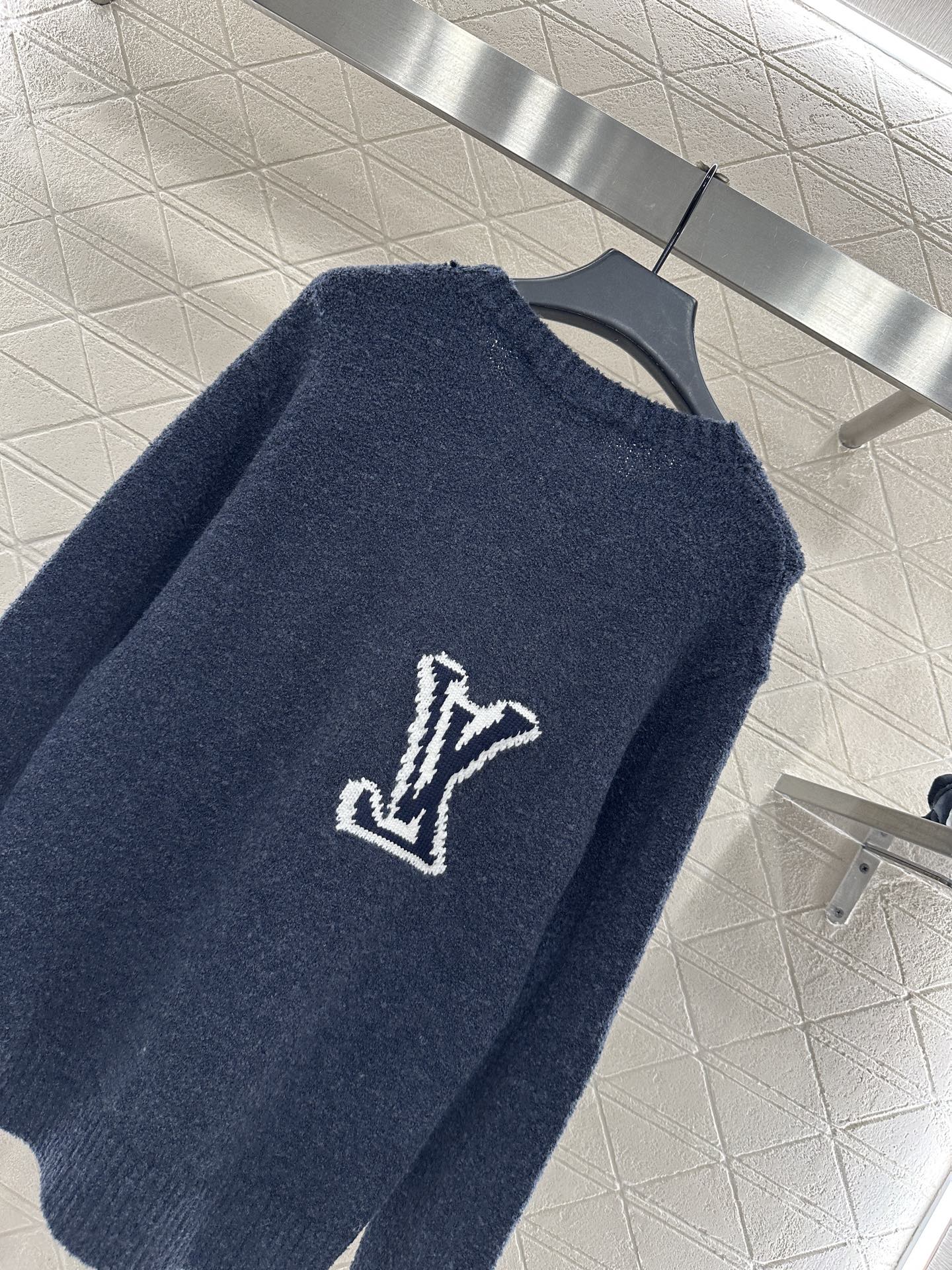 ♥Louis Vuitto*♥2025新品上架 提花针织套头毛衣定制YB羊毛纱线织造，工艺处理，肌理明显