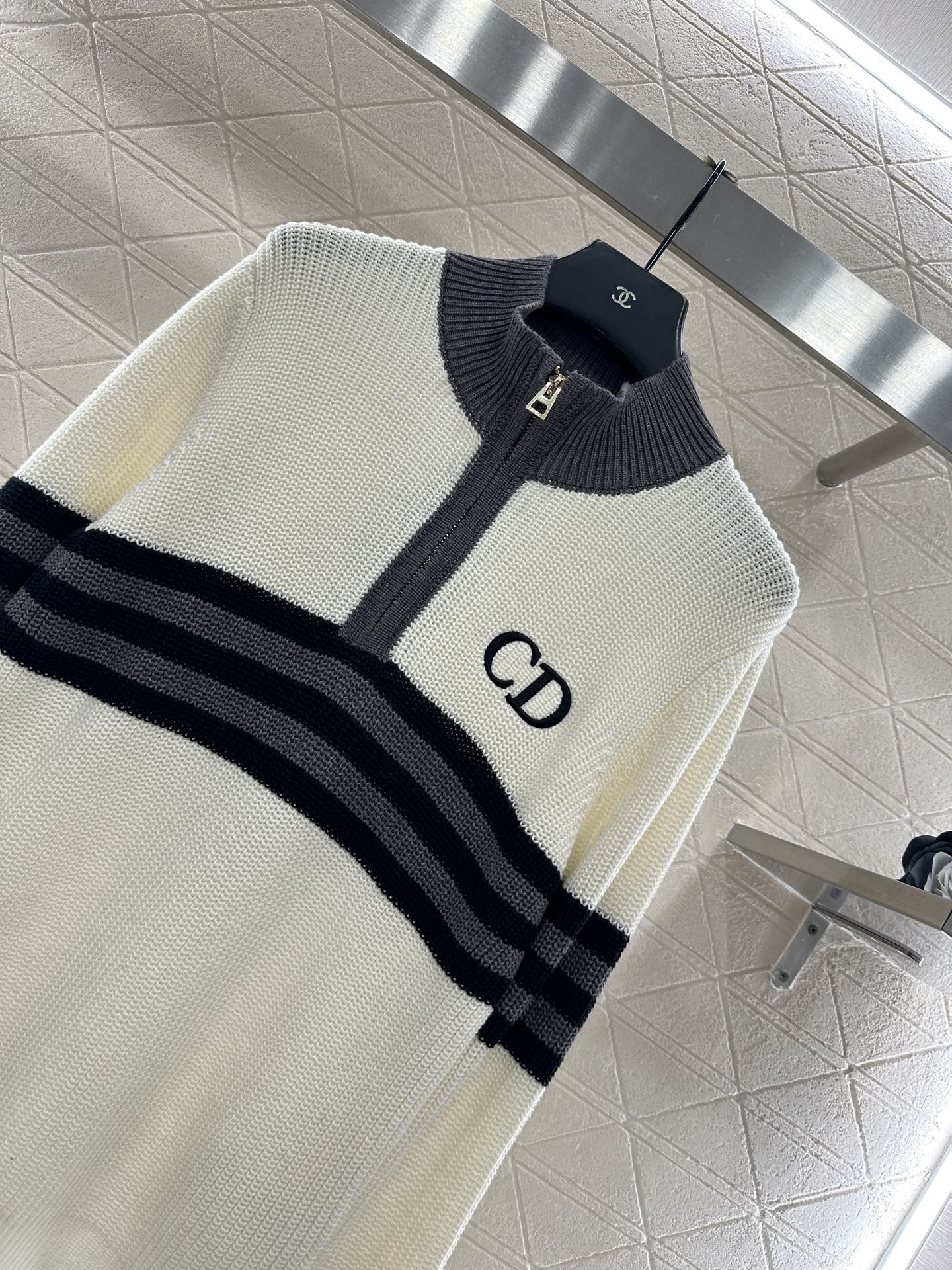 ♥Dio*♥2025新品上架 小高领撞色针织上衣定制YB羊毛纱线织造，细腻柔软，弹力十足，精致翻领上衣版