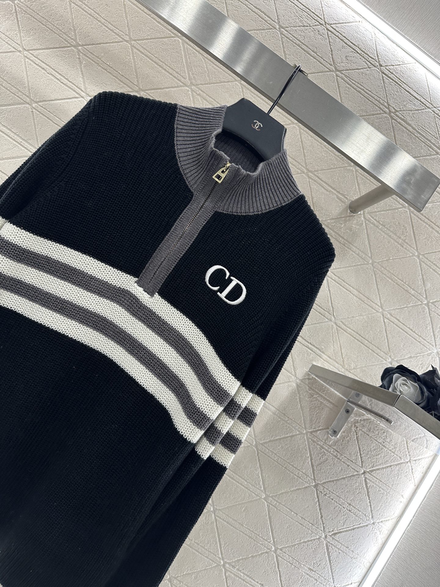 ♥Dio*♥2025新品上架 小高领撞色针织上衣定制YB羊毛纱线织造，细腻柔软，弹力十足，精致翻领上衣版