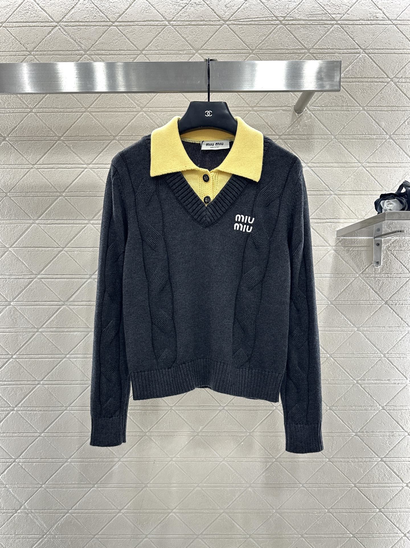 ♥Miumi*♥2025新品上架 撞色假两件针织上衣定制YB羊毛纱线织造，亲肤舒适，柔软有质感，翻领针织