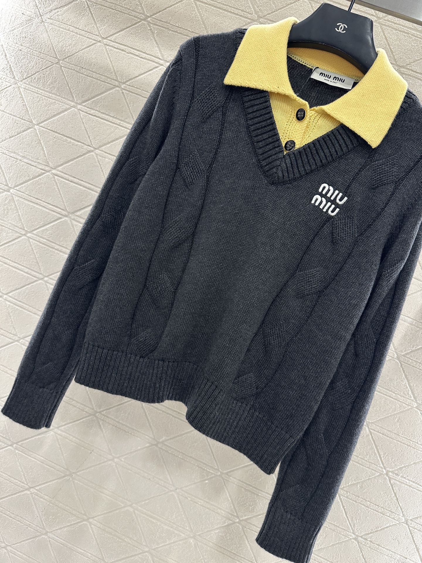 ♥Miumi*♥2025新品上架 撞色假两件针织上衣定制YB羊毛纱线织造，亲肤舒适，柔软有质感，翻领针织