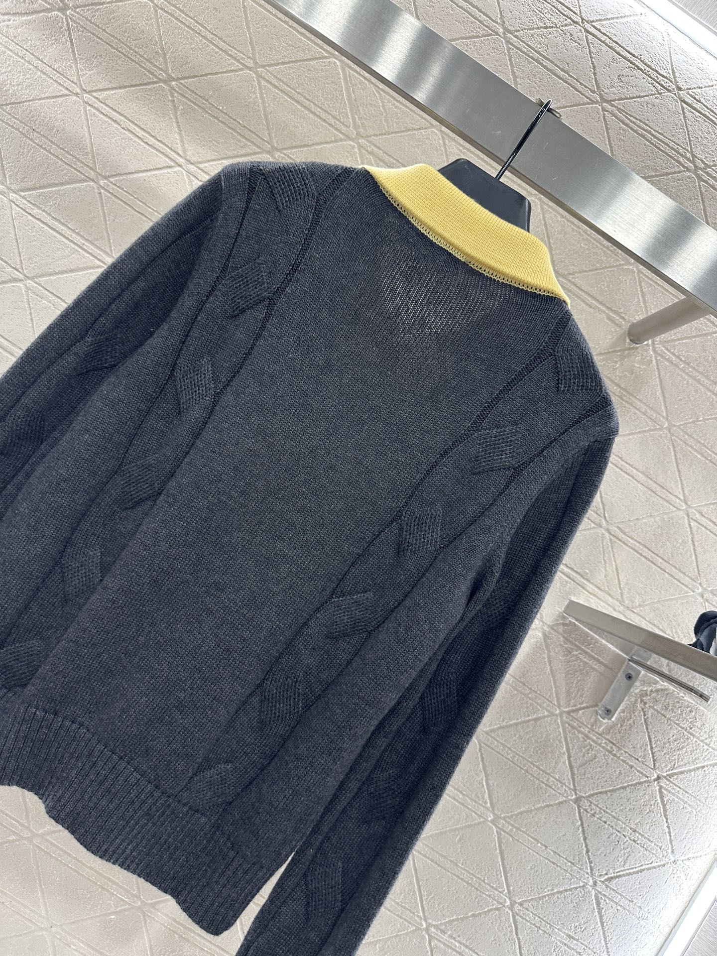 ♥Miumi*♥2025新品上架 撞色假两件针织上衣定制YB羊毛纱线织造，亲肤舒适，柔软有质感，翻领针织