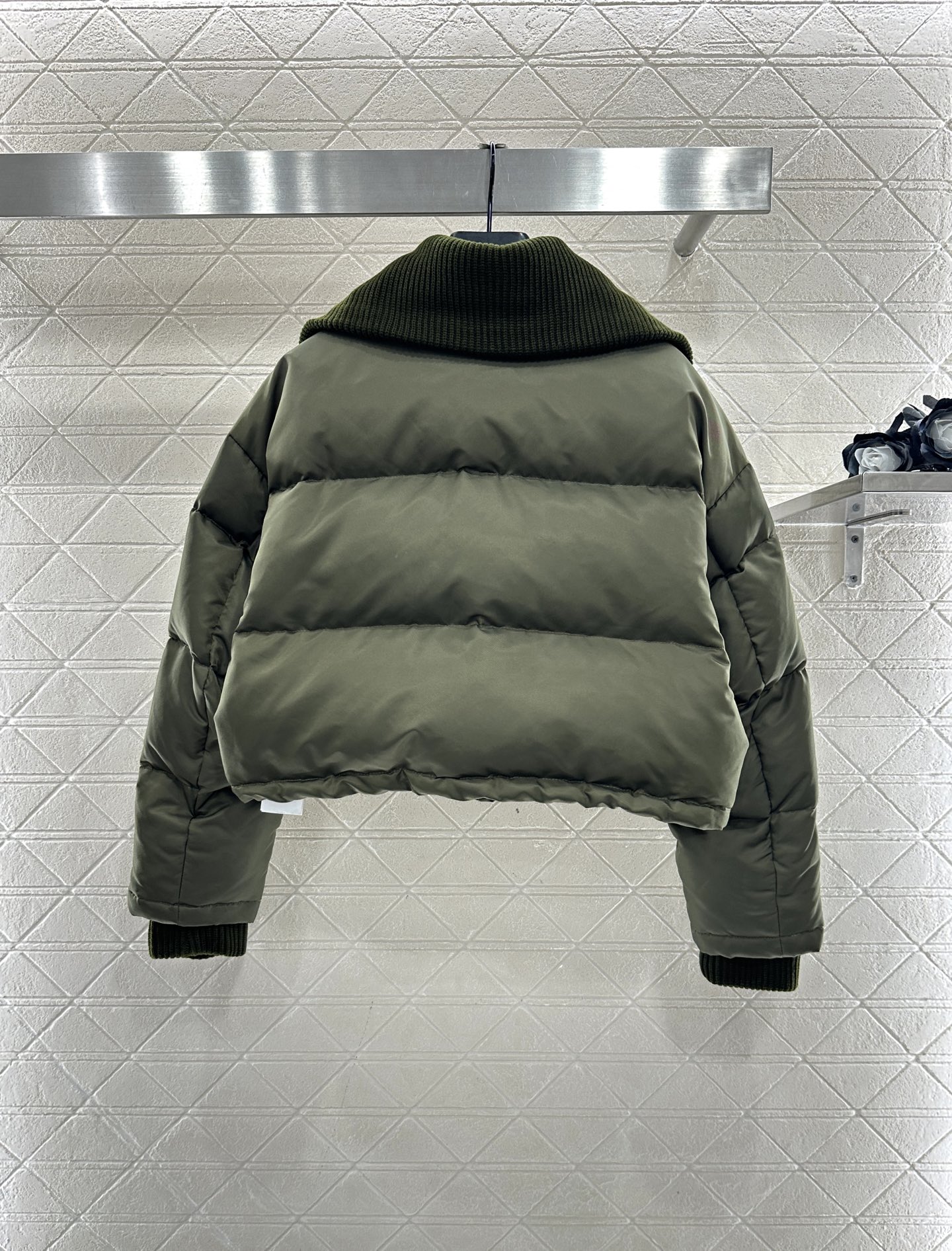 ♥Gucc*♥2025新品上架 针织翻领拉链羽绒服定制YB防风防水尼龙材质，羽绒填充内里，整件轻盈保暖，