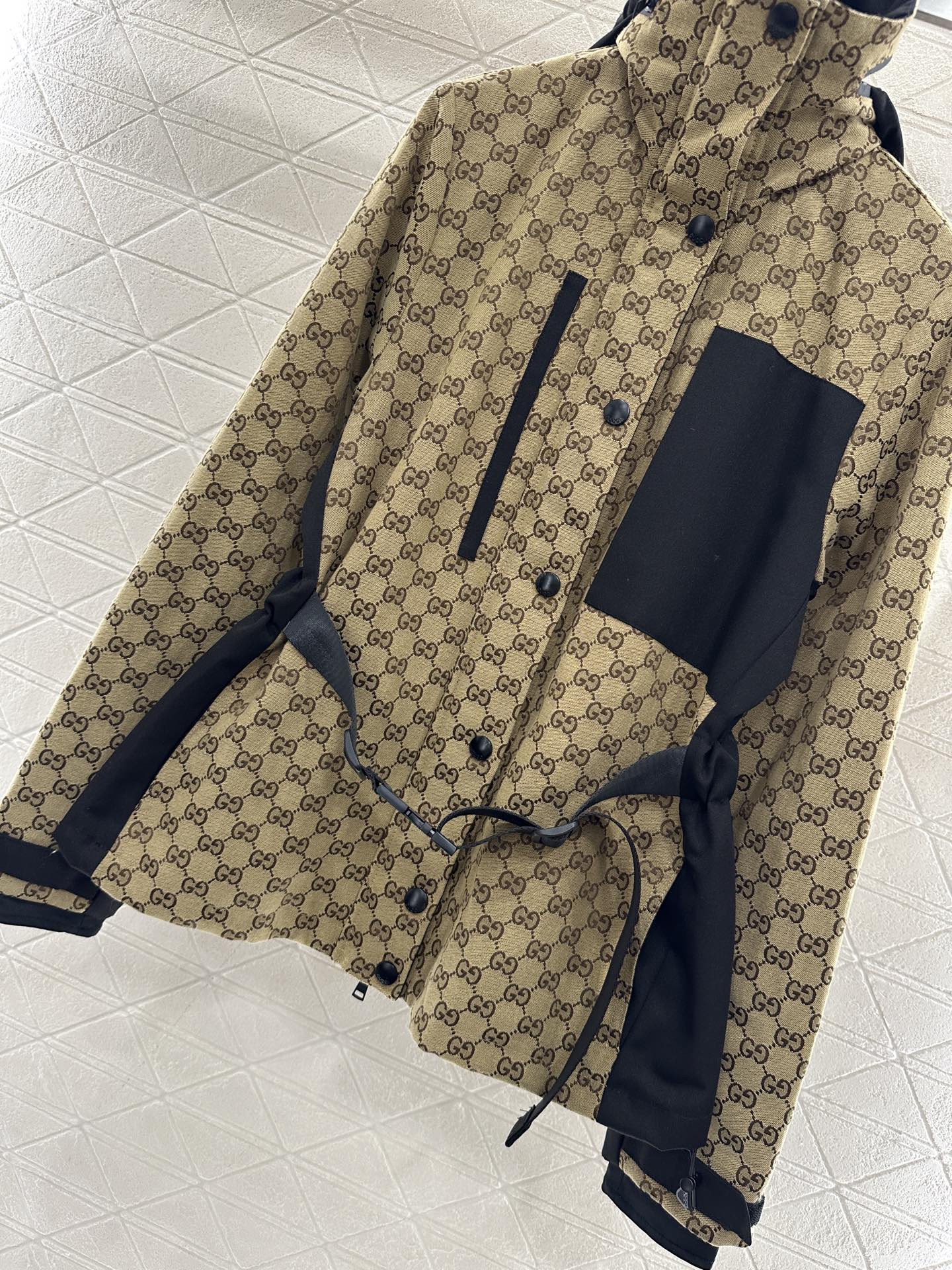 ♥Gucc*♥2025新品上架 连帽腰带提花棉服外套定制YB进口提花材质，挺括有型，质感高级，内里衔棉处