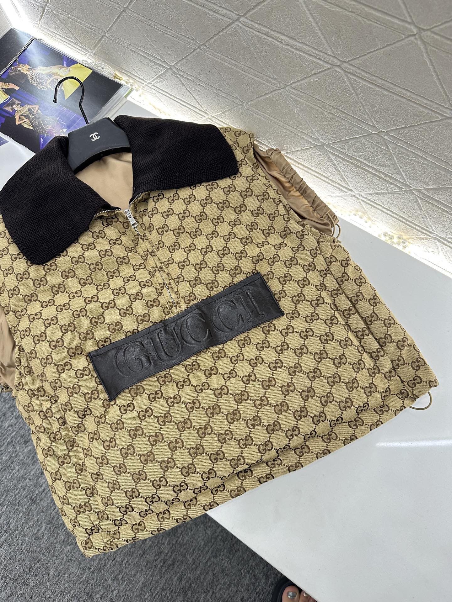 ♥Gucc*♥2025新品上架 翻领提花羽绒马甲定制YB进口提花材质，羽绒填充内里，整件轻盈保暖，成衣满
