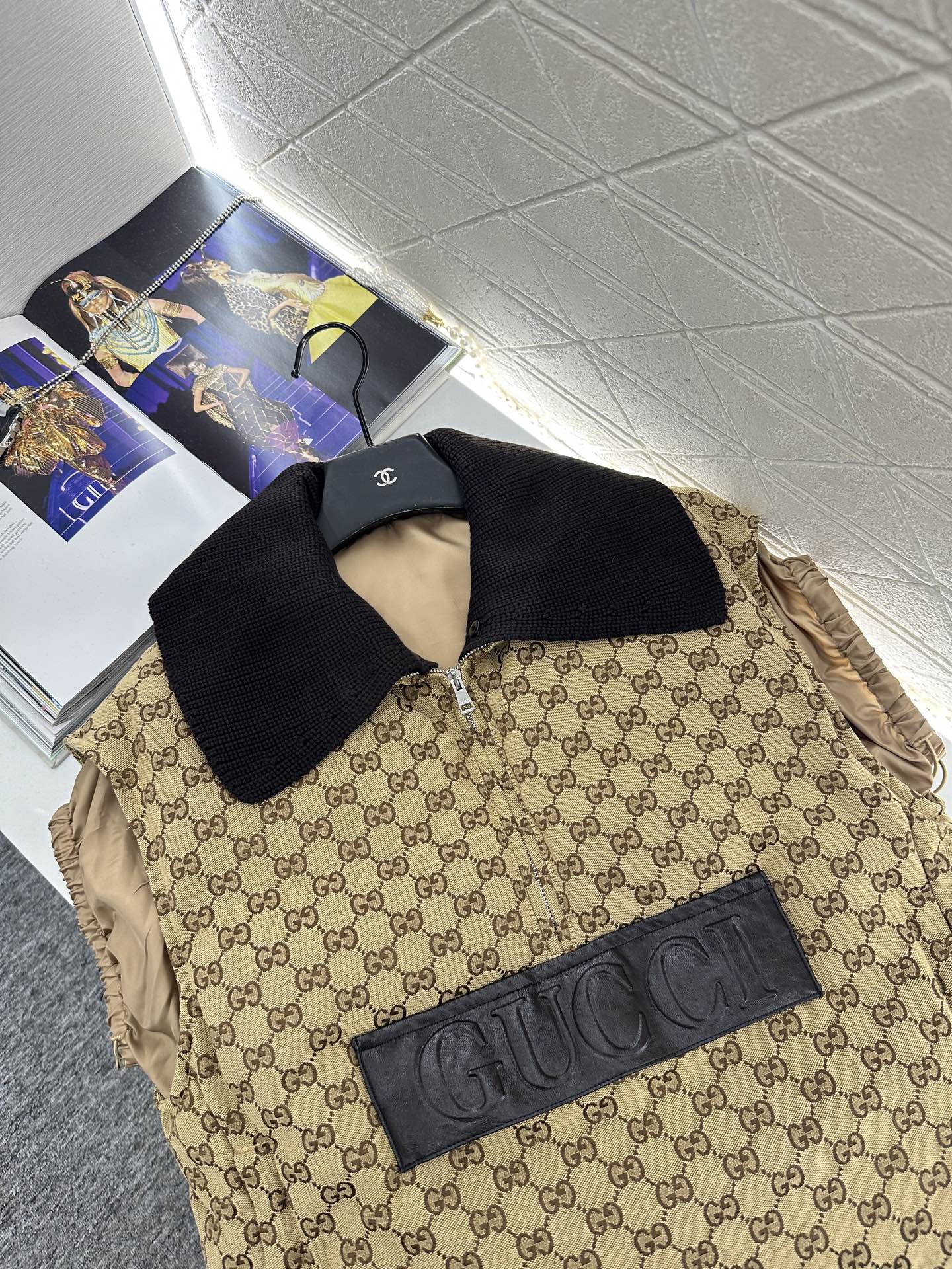 ♥Gucc*♥2025新品上架 翻领提花羽绒马甲定制YB进口提花材质，羽绒填充内里，整件轻盈保暖，成衣满