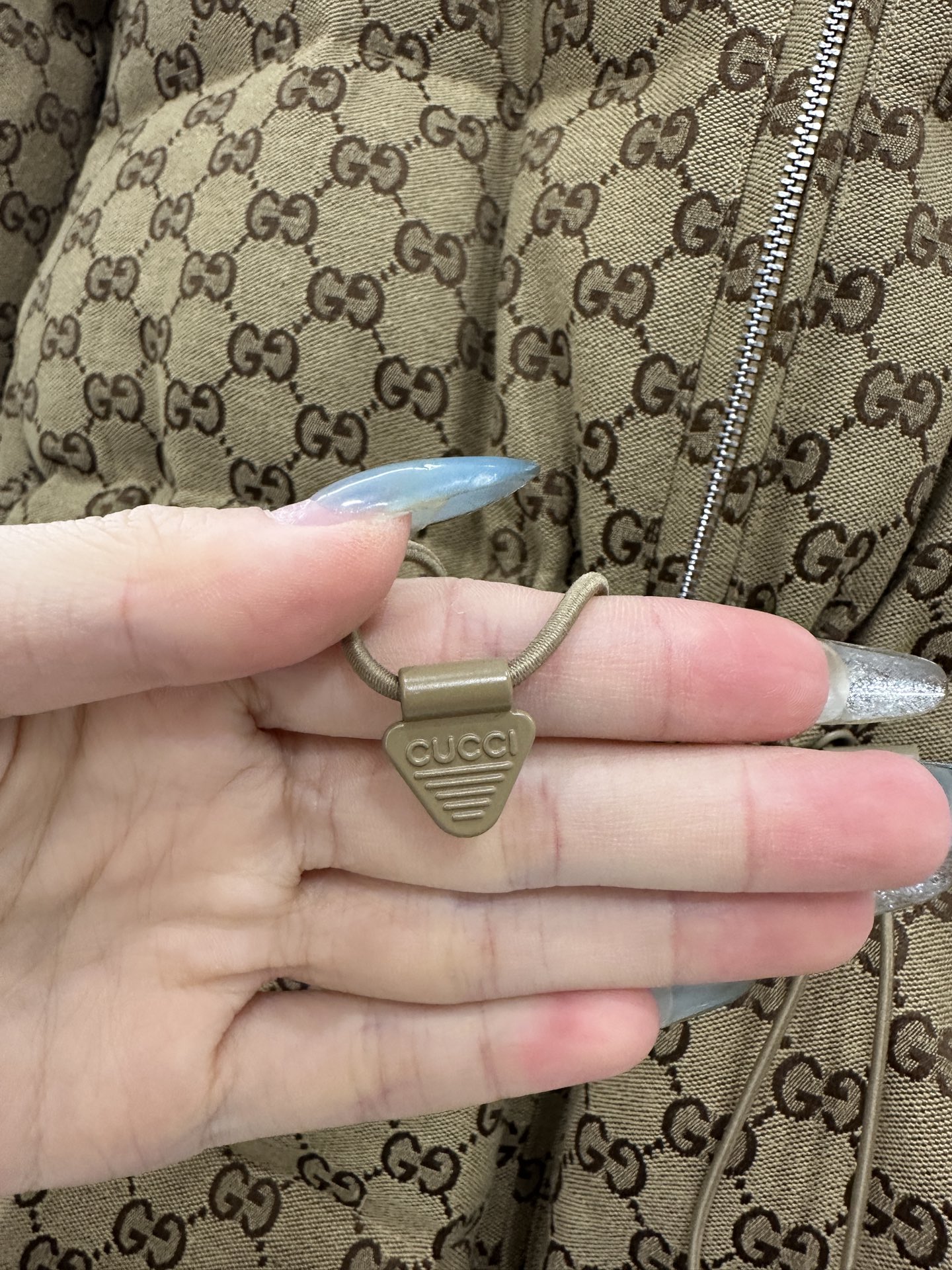 ♥Gucc*♥2025新品上架 提花中长款羽绒外套定制YB进口提花材质，羽绒填充内里，长方条形压纹，满铺