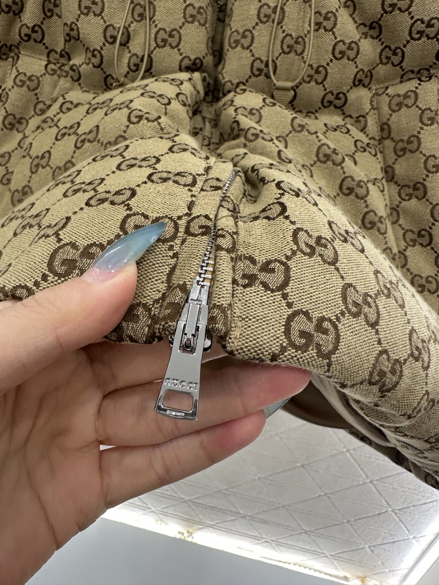 ♥Gucc*♥2025新品上架 提花中长款羽绒外套定制YB进口提花材质，羽绒填充内里，长方条形压纹，满铺