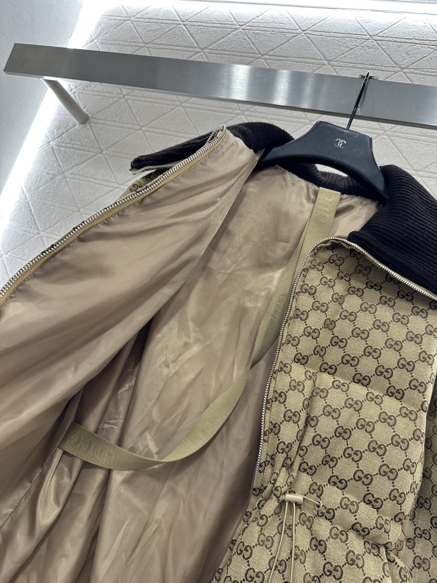 ♥Gucc*♥2025新品上架 提花中长款羽绒外套定制YB进口提花材质，羽绒填充内里，长方条形压纹，满铺