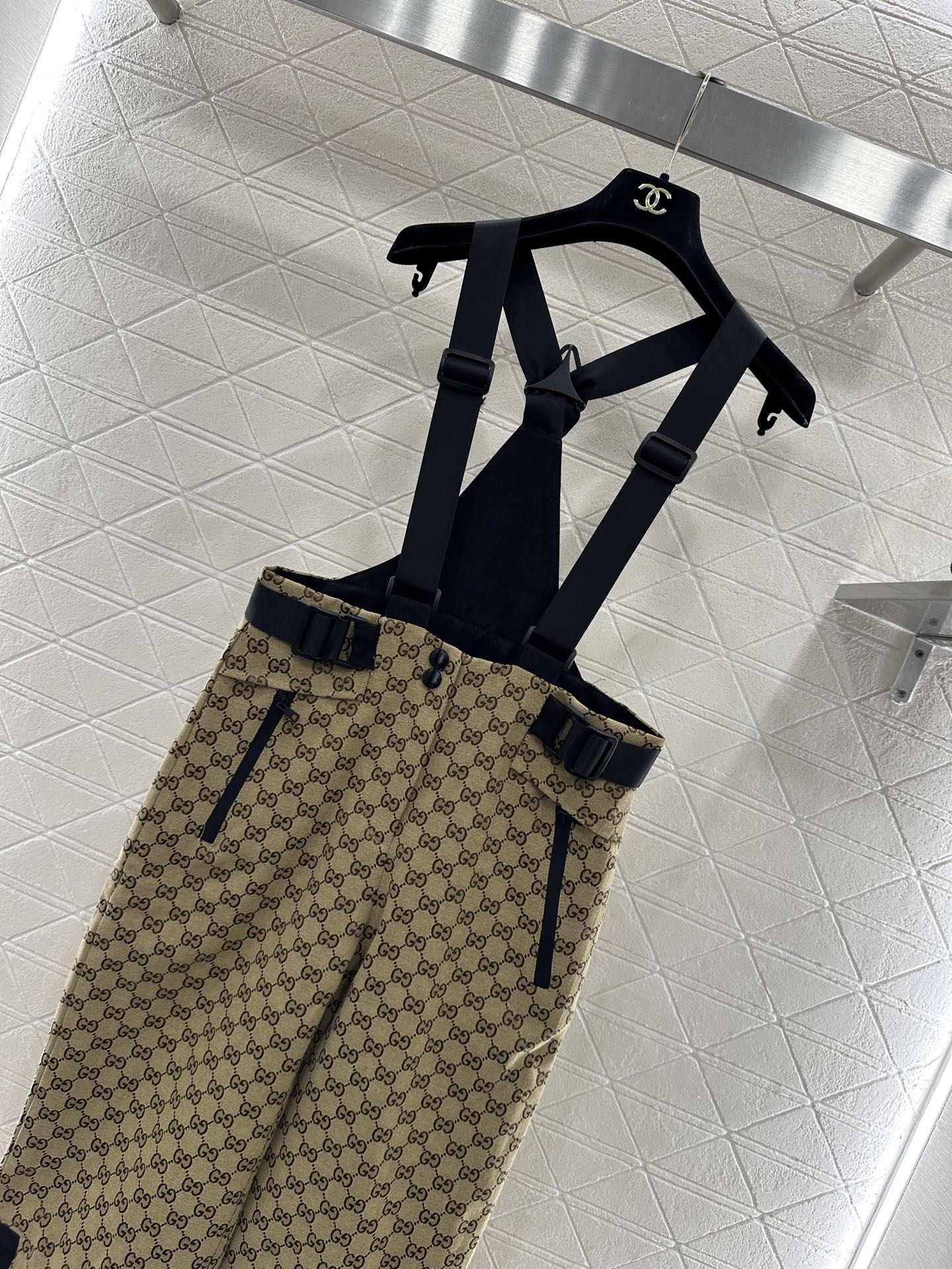 ♥Gucc*♥2025新品上架 提花背带棉服长裤定制YB进口提花材质，穿搭舒适，工装感十足的撞色背带裤，