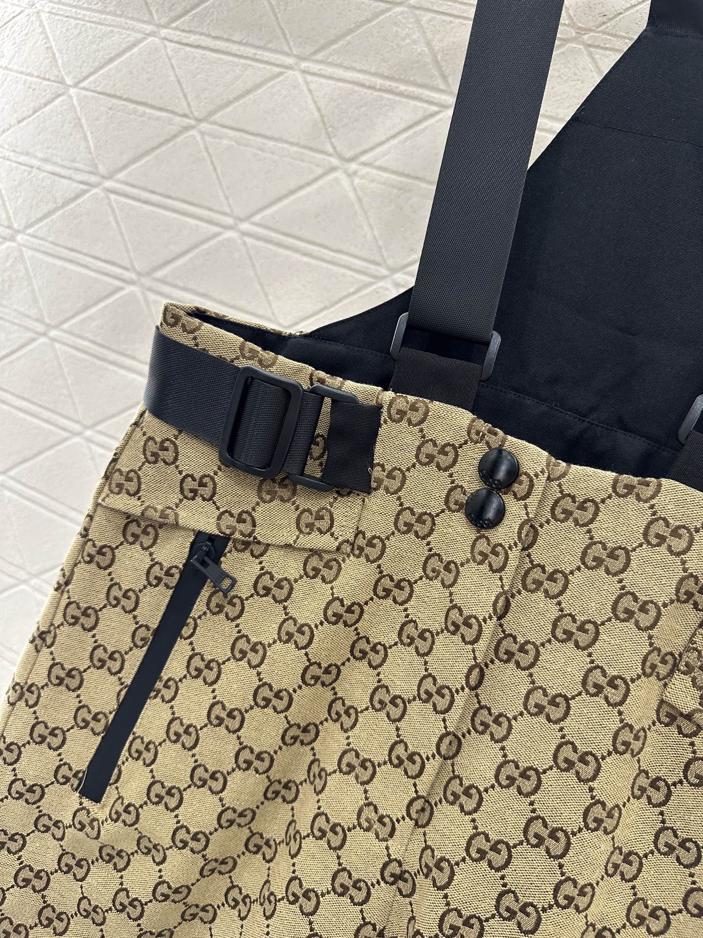 ♥Gucc*♥2025新品上架 提花背带棉服长裤定制YB进口提花材质，穿搭舒适，工装感十足的撞色背带裤，