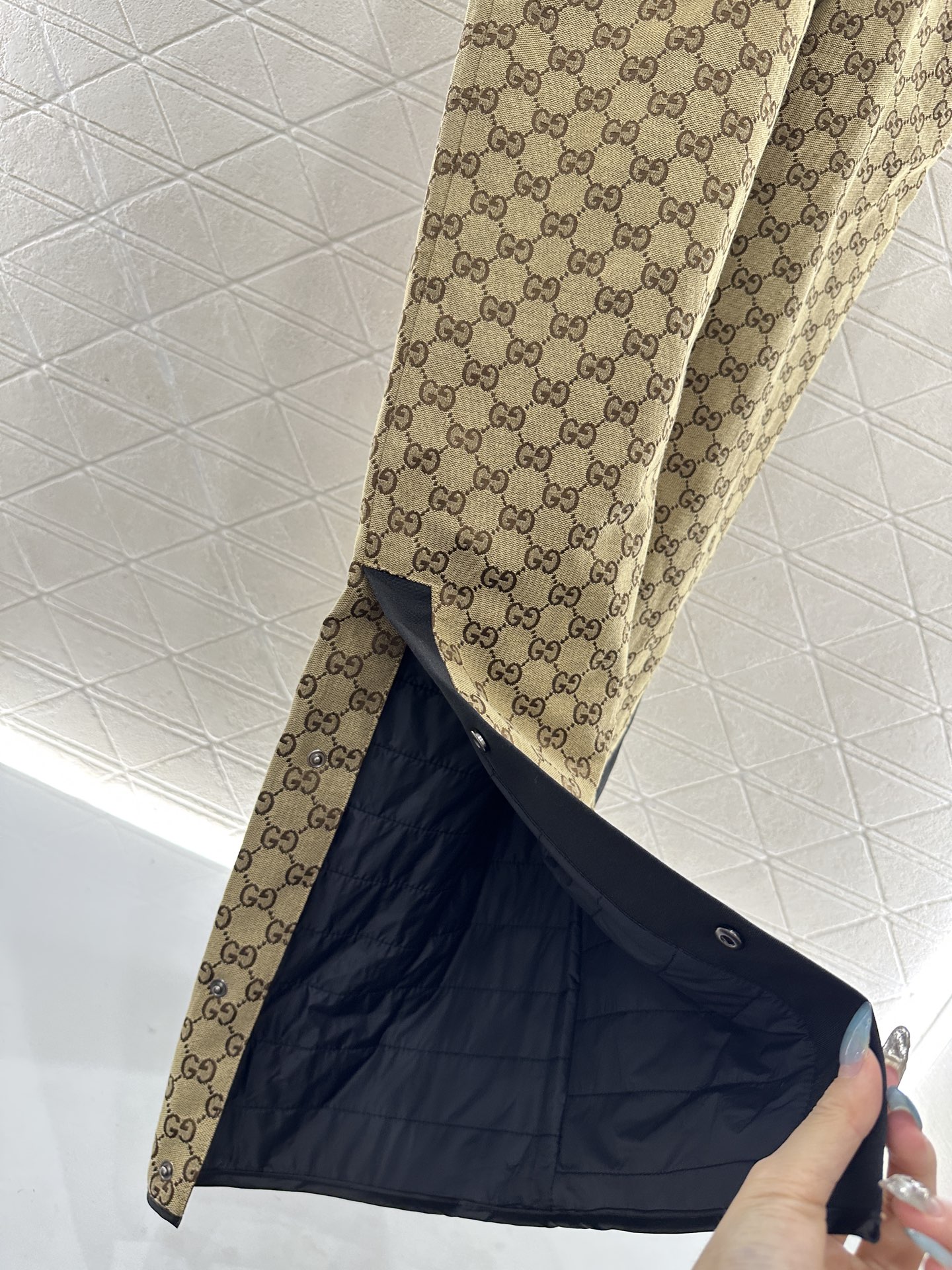 ♥Gucc*♥2025新品上架 提花背带棉服长裤定制YB进口提花材质，穿搭舒适，工装感十足的撞色背带裤，