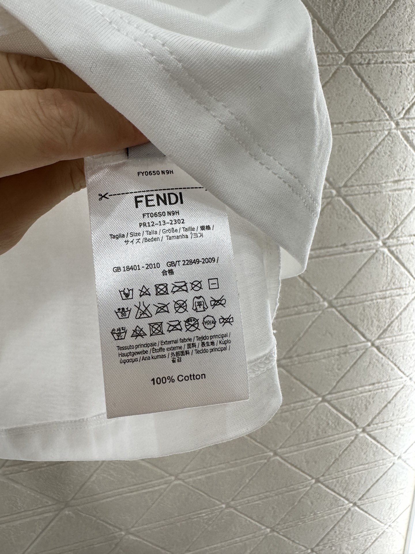 ♥Fend*♥2025新品上架 圆领赛马印花𝑇𝑒𝑒定制YB斜纹全棉材质，质感细腻，透气舒适，常规短袖T恤