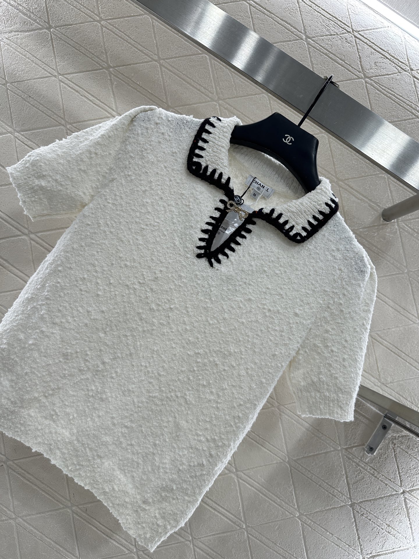 ♥Chane*♥2025新品上架 翻领撞色针织短袖定制YB羊毛纱线织造，质感高级，舒适柔软，翻领针织短袖