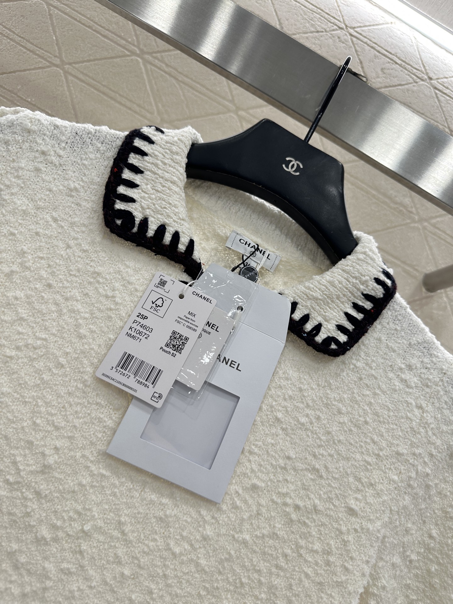 ♥Chane*♥2025新品上架 翻领撞色针织短袖定制YB羊毛纱线织造，质感高级，舒适柔软，翻领针织短袖