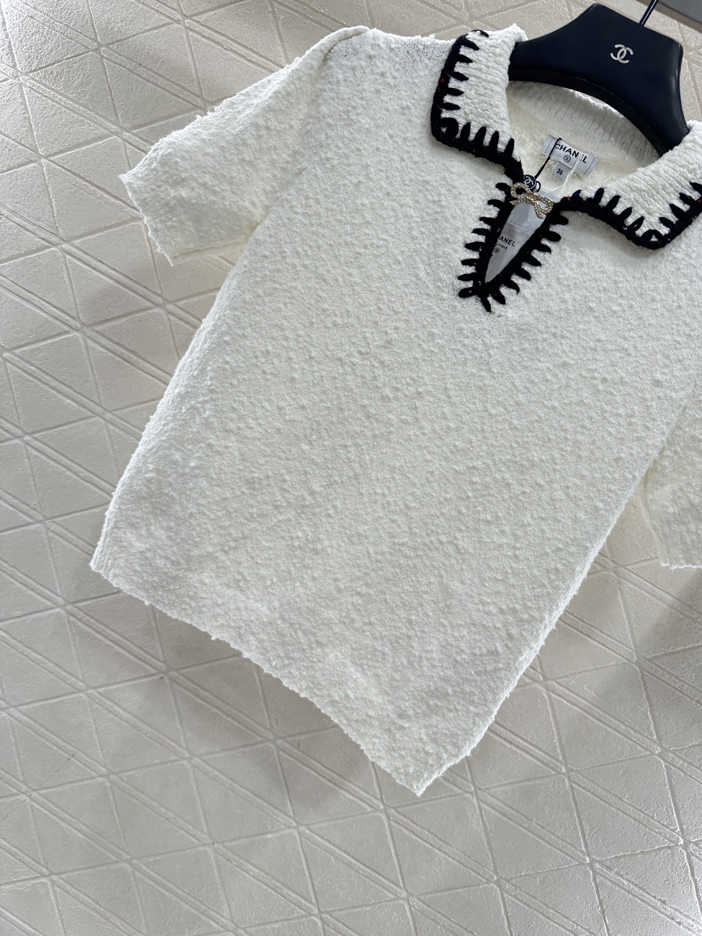 ♥Chane*♥2025新品上架 翻领撞色针织短袖定制YB羊毛纱线织造，质感高级，舒适柔软，翻领针织短袖