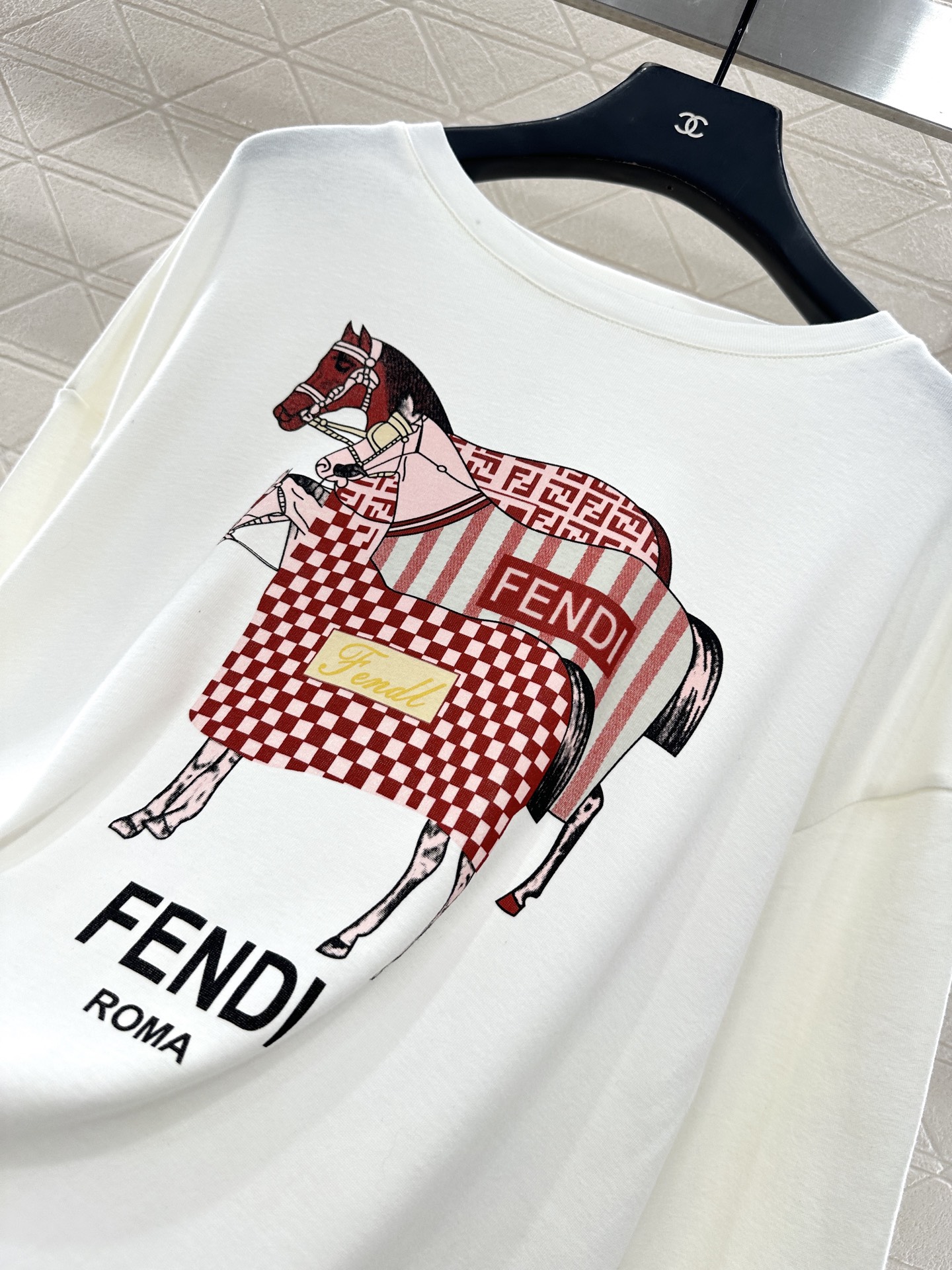 ♥Fend*♥2025新品上架 印花斜裁长袖上衣定制YB斜纹全棉材质，穿搭透气，弹力有型，不规则长袖上衣