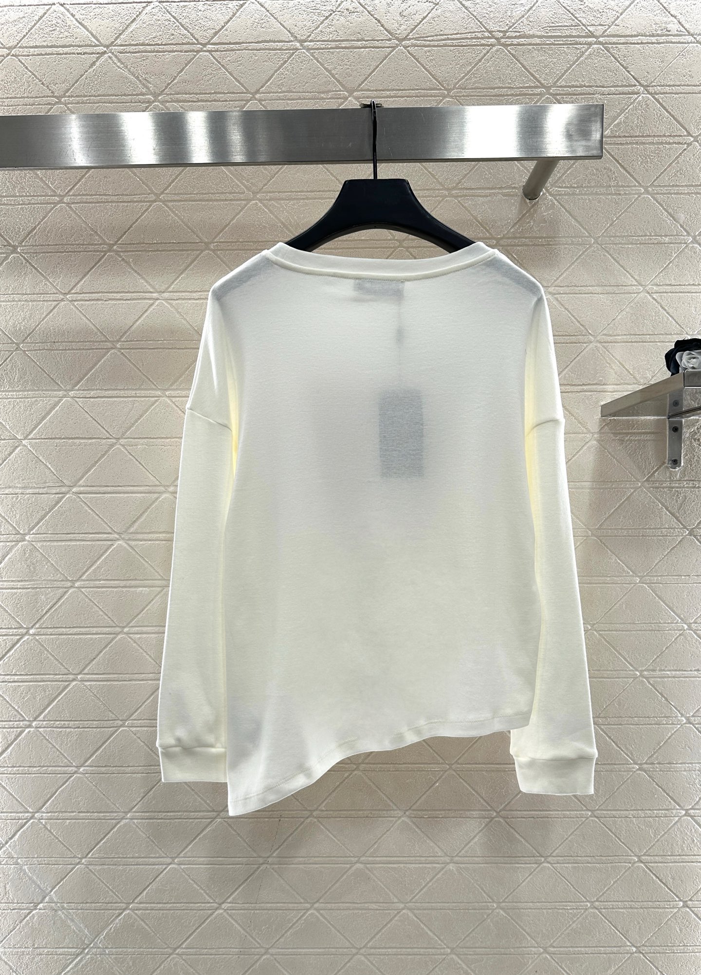 ♥Fend*♥2025新品上架 印花斜裁长袖上衣定制YB斜纹全棉材质，穿搭透气，弹力有型，不规则长袖上衣