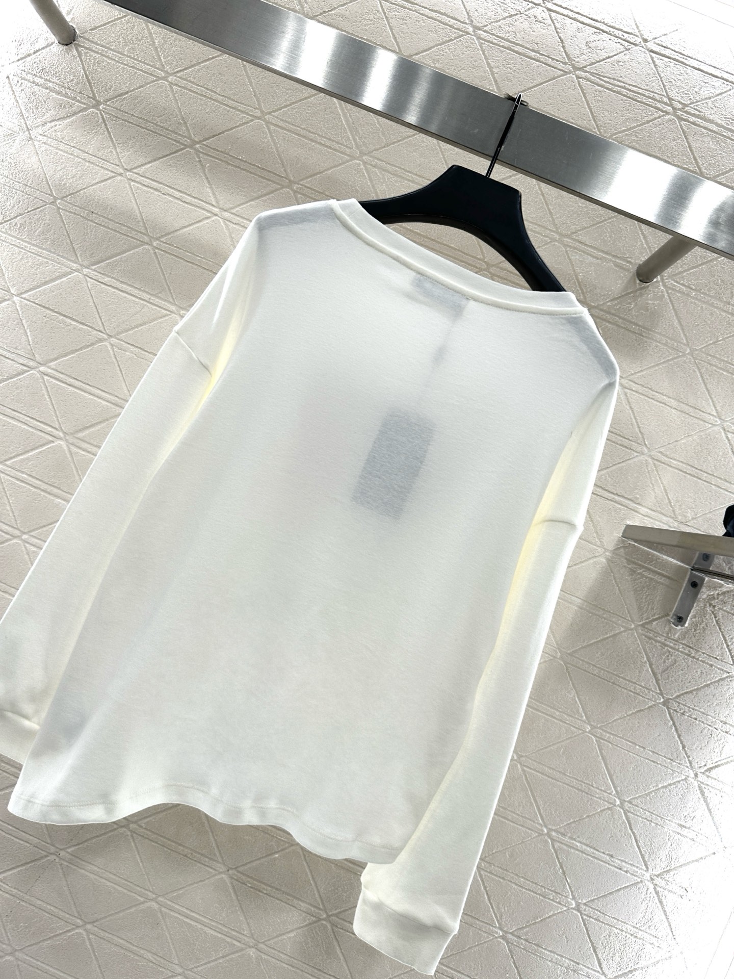 ♥Fend*♥2025新品上架 印花斜裁长袖上衣定制YB斜纹全棉材质，穿搭透气，弹力有型，不规则长袖上衣