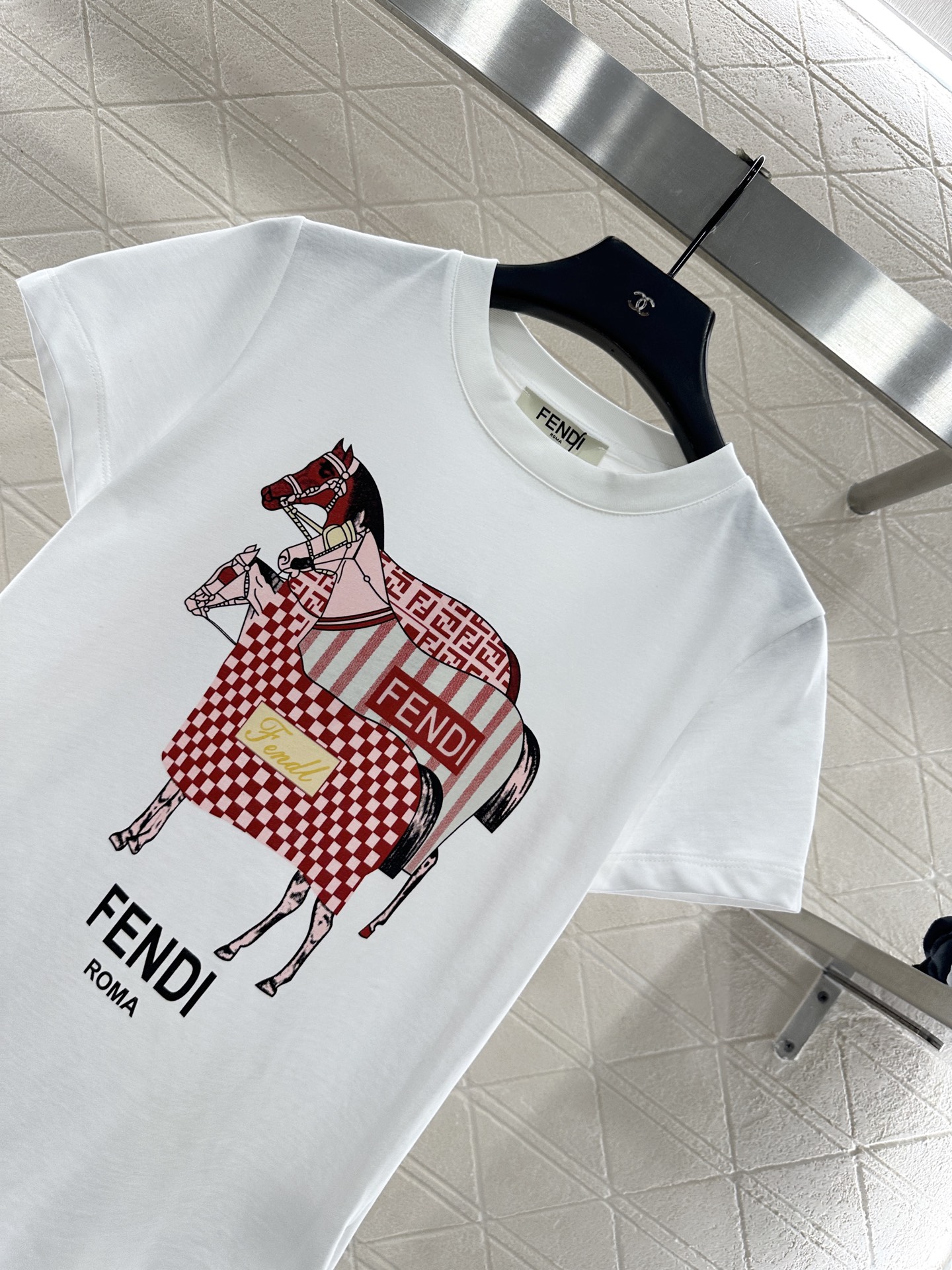 ♥Fend*♥2025新品上架 圆领赛马印花𝑇𝑒𝑒定制YB斜纹全棉材质，质感细腻，透气舒适，常规短袖T恤