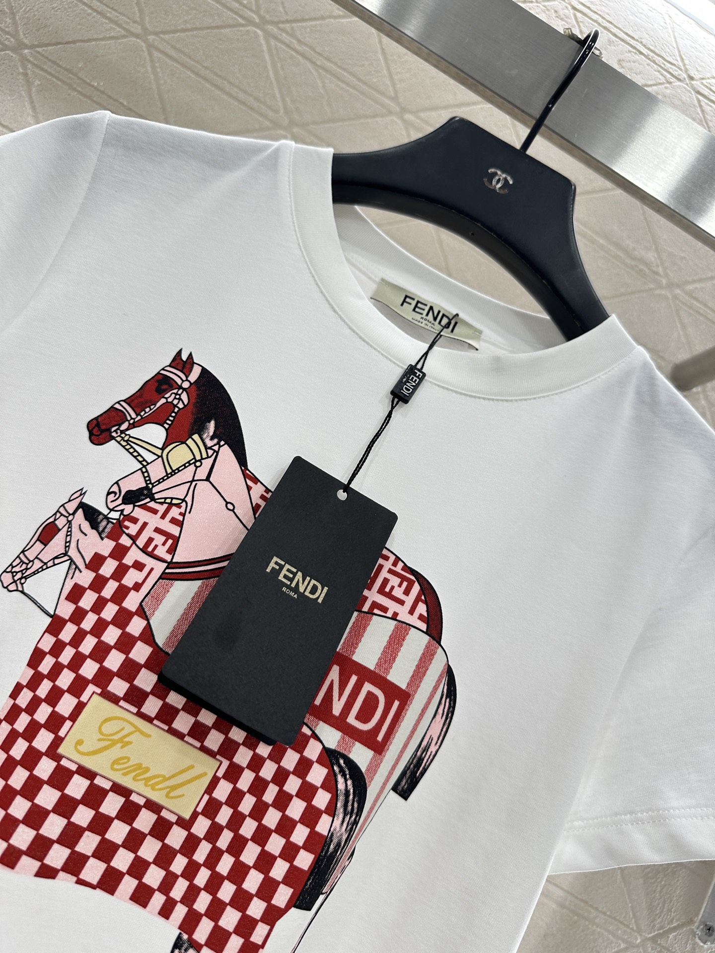 ♥Fend*♥2025新品上架 圆领赛马印花𝑇𝑒𝑒定制YB斜纹全棉材质，质感细腻，透气舒适，常规短袖T恤