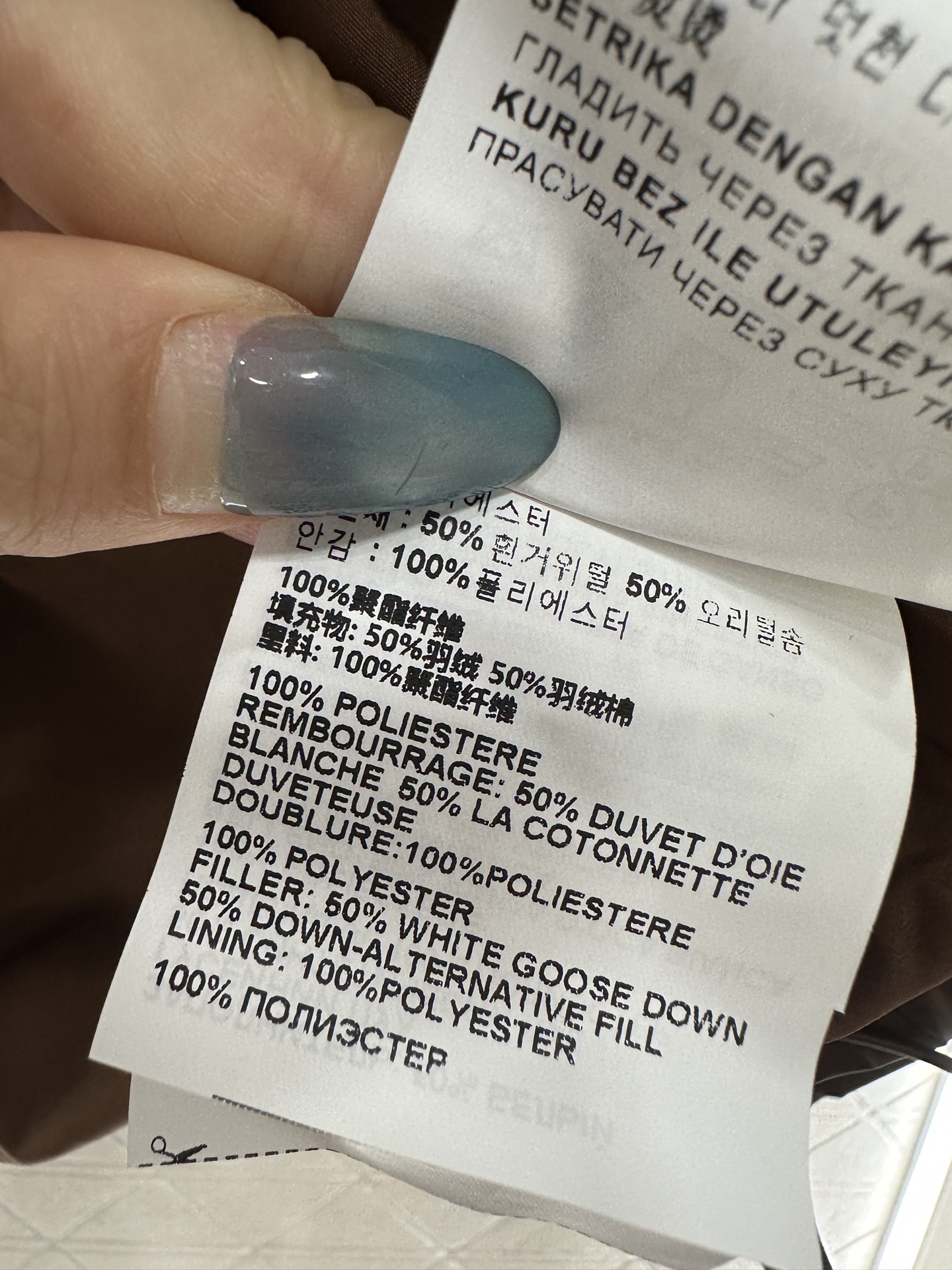 ♥Miumi*♥2025新品上架 翻领拼接撞色羽绒外套定制YB进口防风防水尼龙材质，羽绒填充内里，整件轻