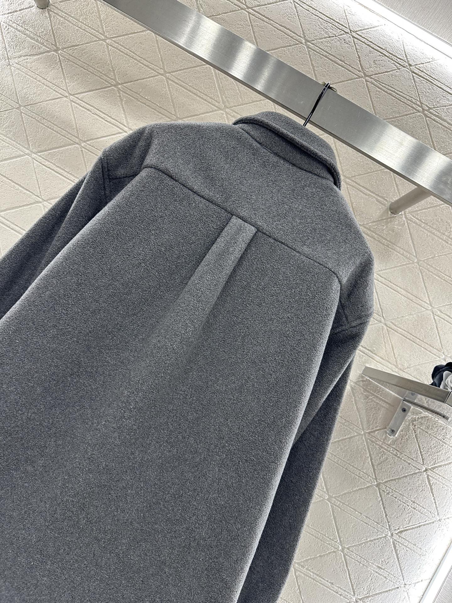 ♥Miumi*♥2025新品上架 羊毛呢衬衫外套定制YB进口羊毛呢材质，质感细腻，穿搭舒适保暖，翻领衬衣