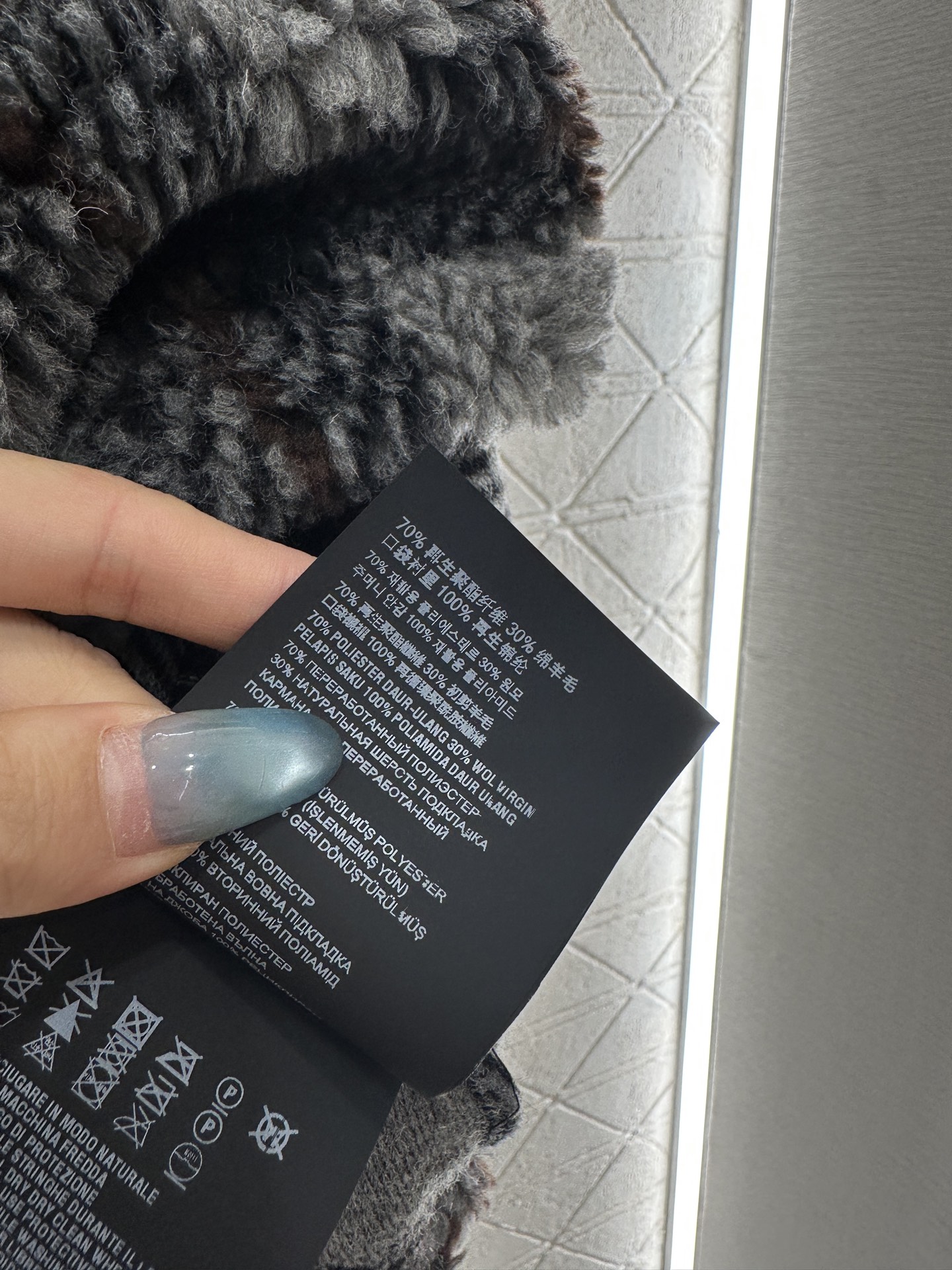 ♥Miumi♥2025新品上架 对格对条泰迪毛绒外套通体饰以泰迪羊毛绒材质，质感柔软舒适，时髦洋气，立领