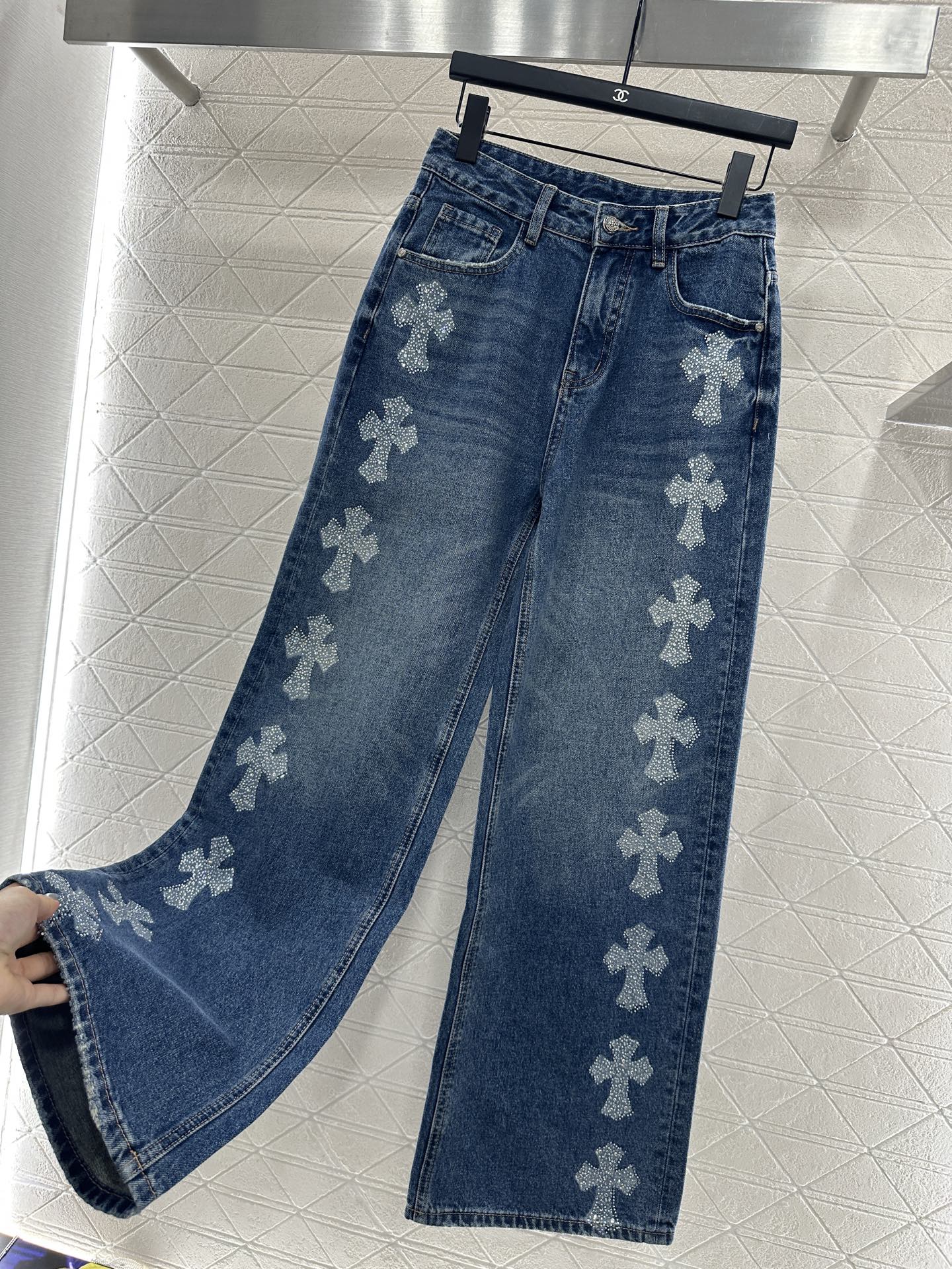 ♥Chrome Heart*♥2025新品上架 烫钻牛仔十字架长裤定制YB斜纹棉牛仔材质，酵素水洗，质感
