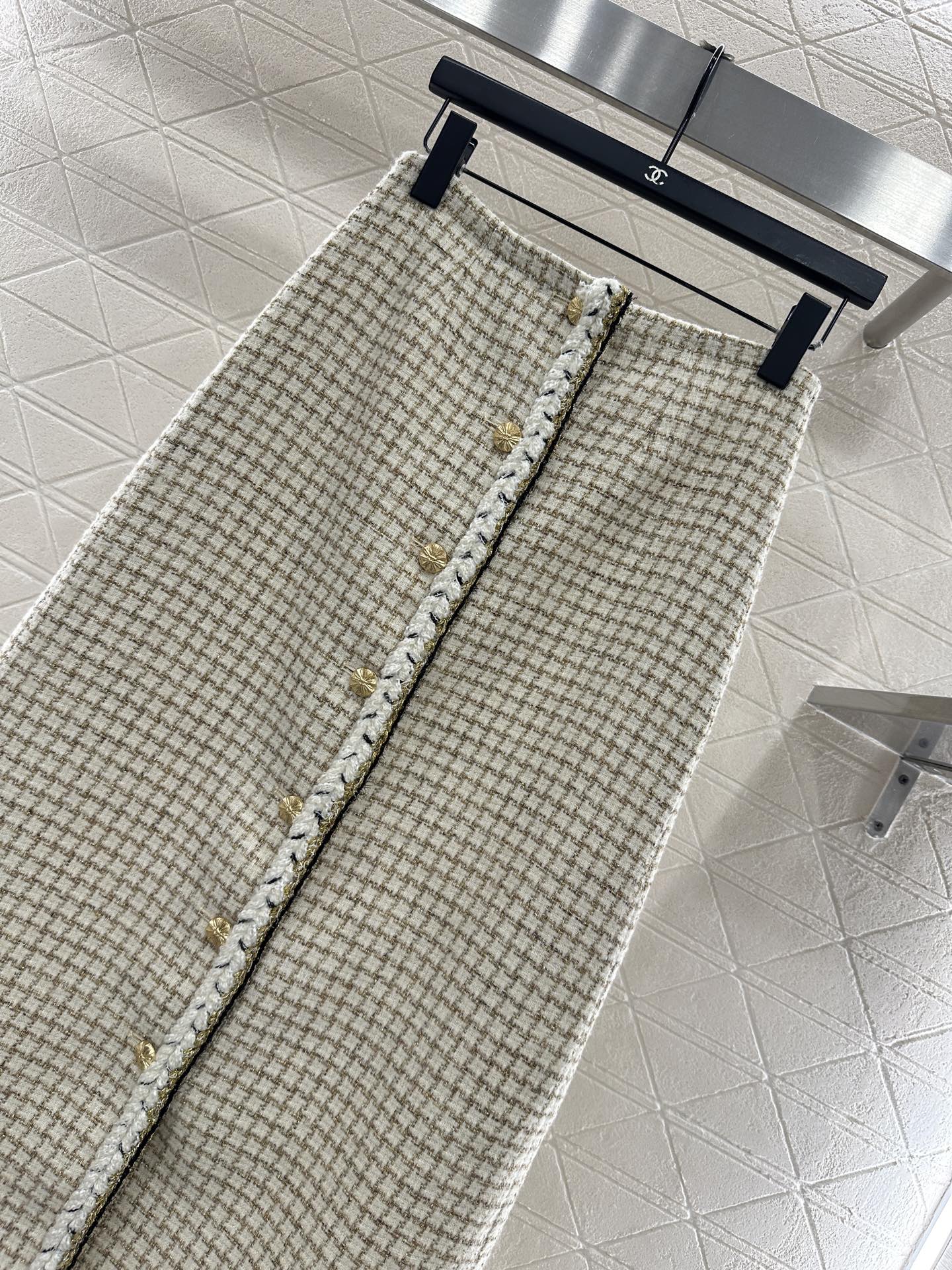 ♥Chane*♥2025新品上架 编织格纹马甲半裙套装定制YB进口粗纺羊毛呢材质，肌理明显，质感上乘，粗