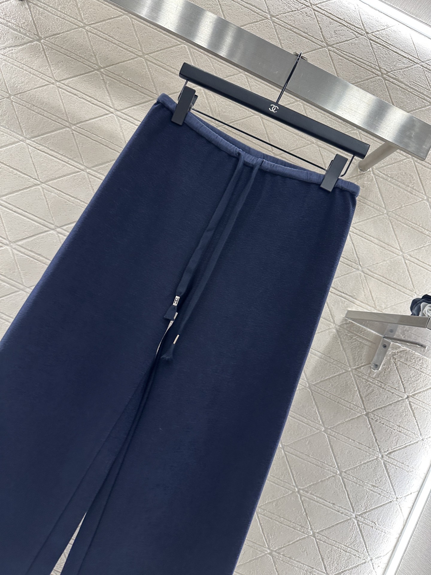 ♥Chane*♥2025新品上架 捆边抽绳阔腿长裤定制YB进口羊毛混纺材质，面料柔挺舒适，垂顺有型，高腰