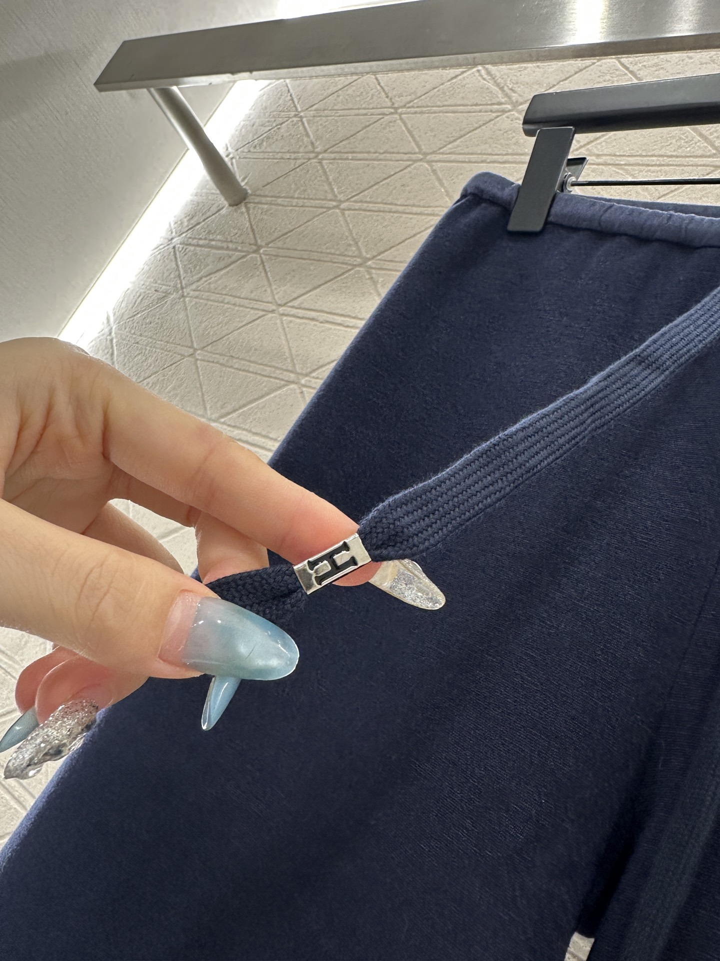 ♥Chane*♥2025新品上架 捆边抽绳阔腿长裤定制YB进口羊毛混纺材质，面料柔挺舒适，垂顺有型，高腰