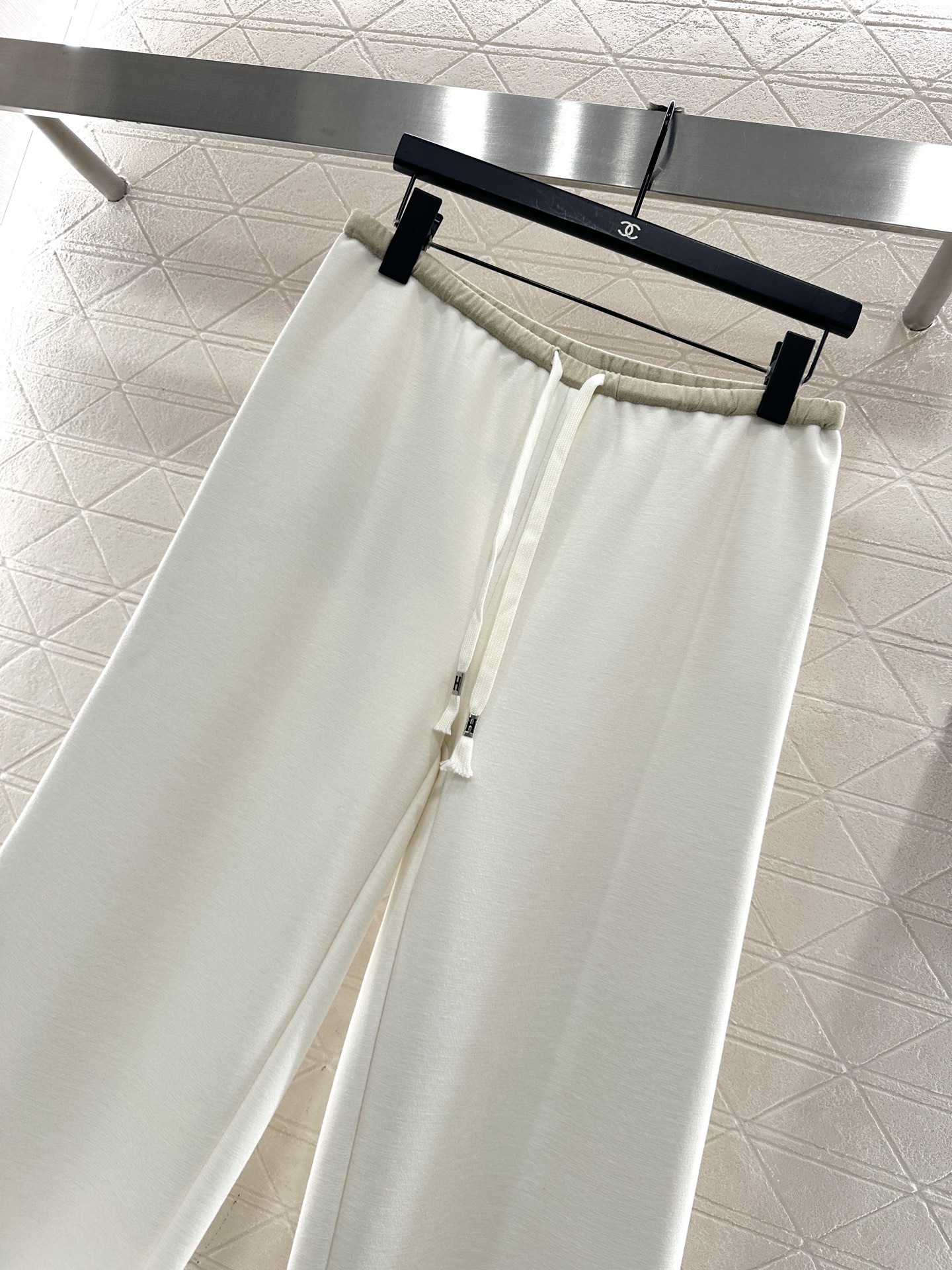 ♥Chane*♥2025新品上架 捆边抽绳阔腿长裤定制YB进口羊毛混纺材质，面料柔挺舒适，垂顺有型，高腰