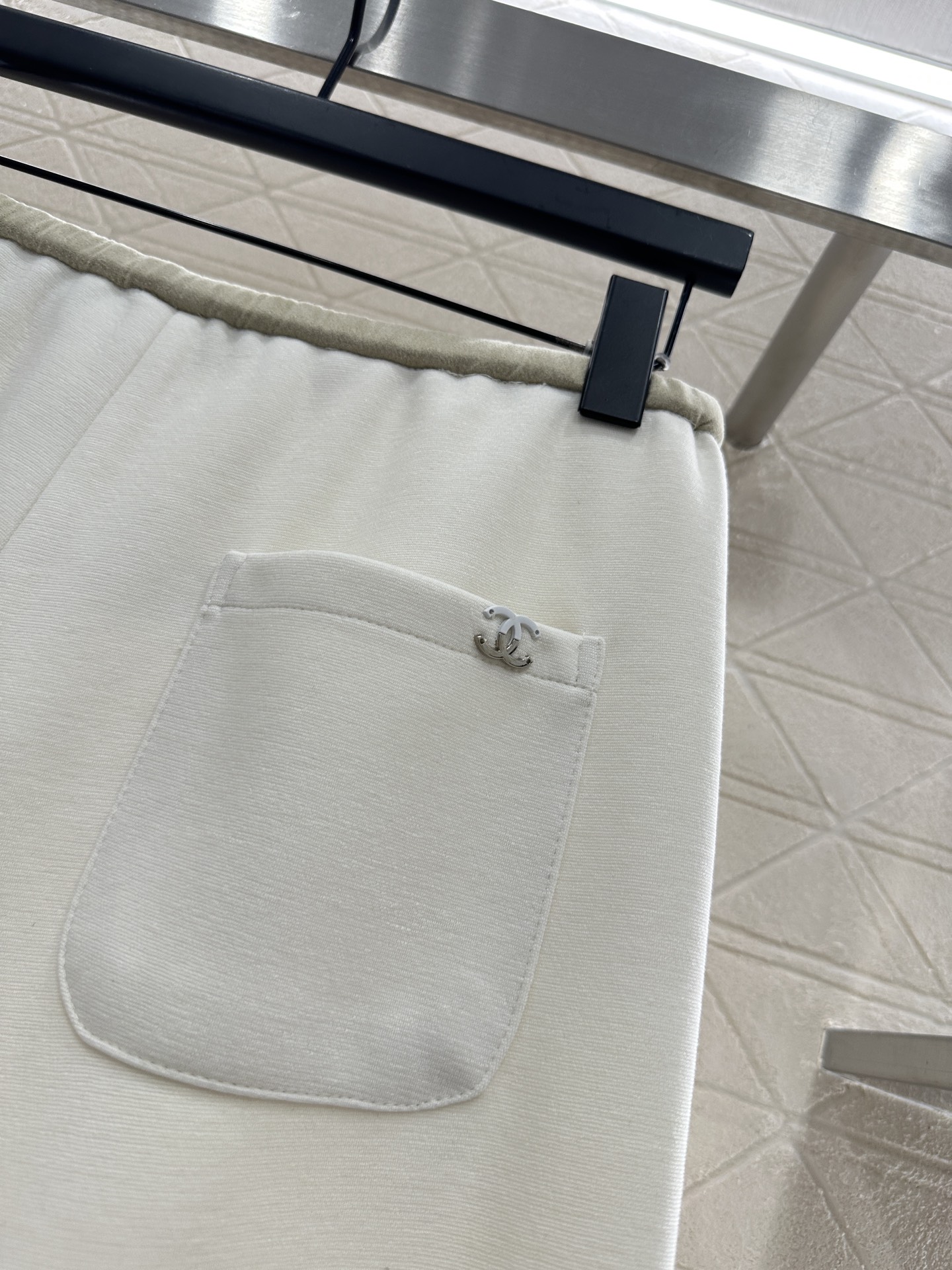 ♥Chane*♥2025新品上架 捆边抽绳阔腿长裤定制YB进口羊毛混纺材质，面料柔挺舒适，垂顺有型，高腰