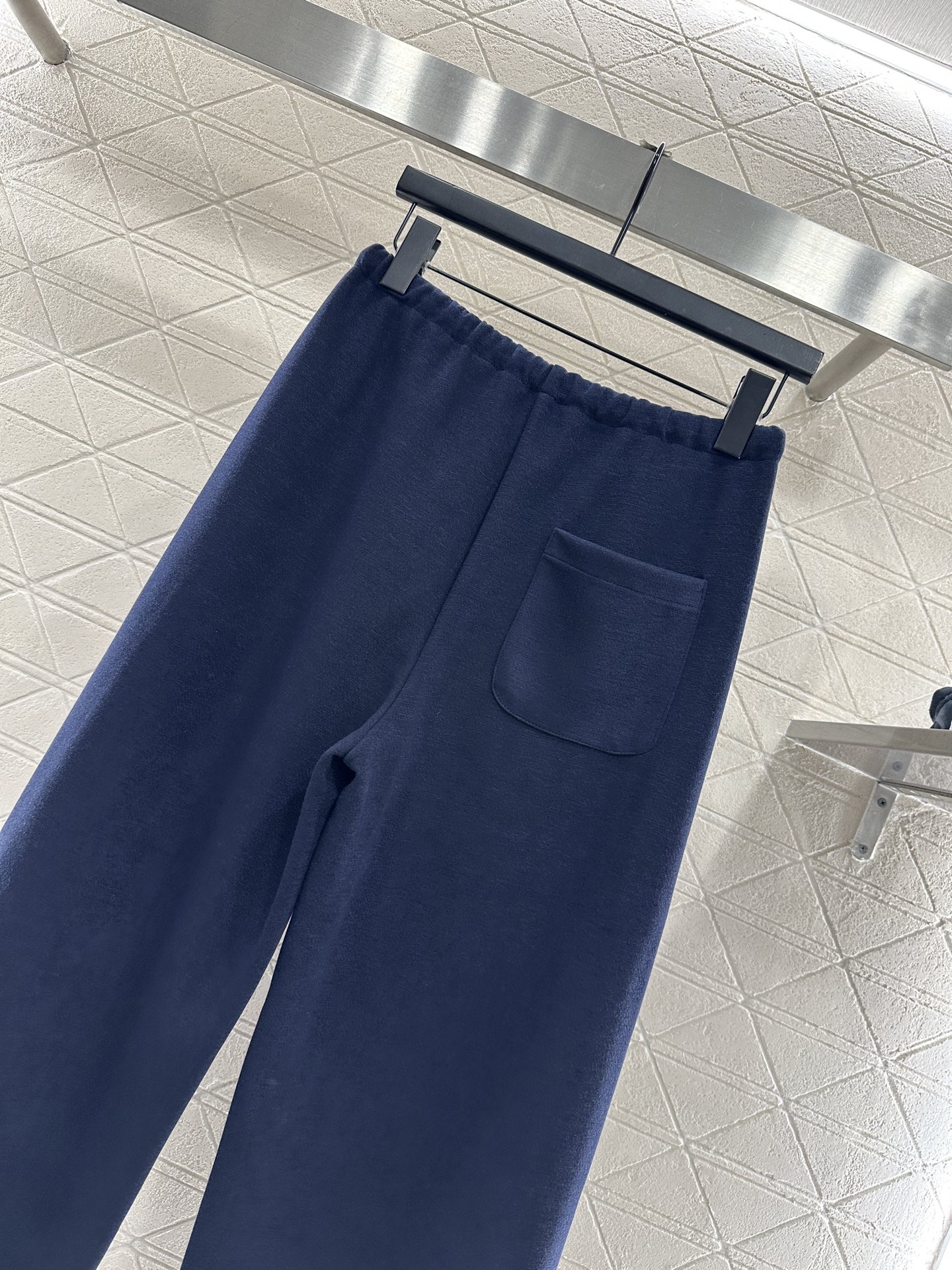 ♥Miumi*♥2025新品上架 捆边抽绳阔腿弯刀长裤定制YB进口羊毛混纺材质，面料柔挺舒适，垂顺有型，